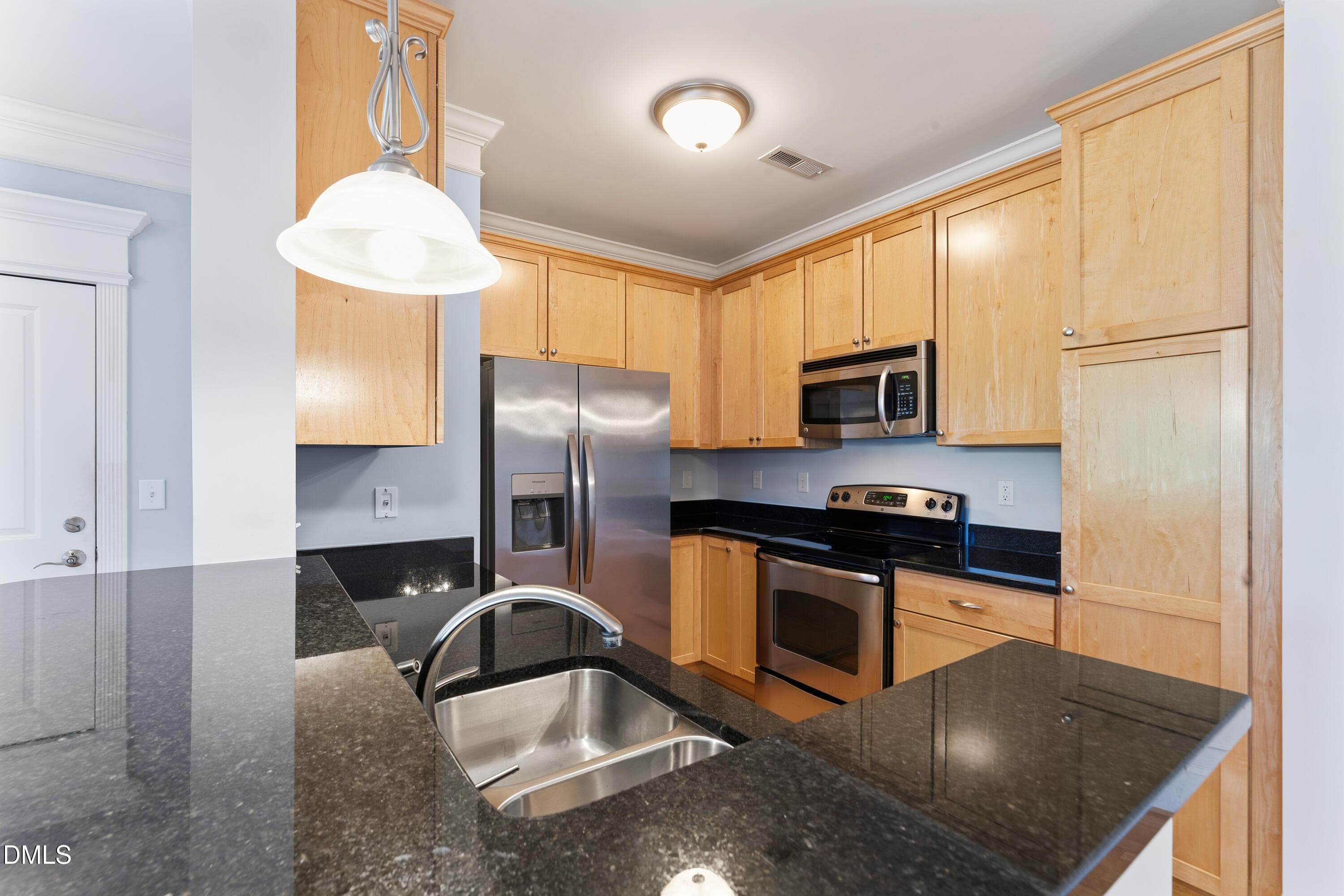 Kitchen & Breakfast Bar - 501 Finsbury Street Apt 303, Durham, NC 27703, Durham