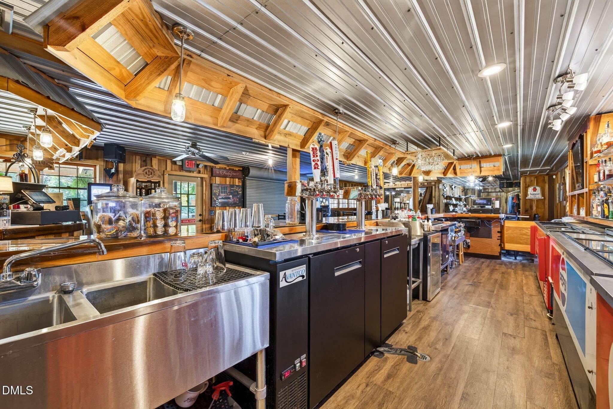 P16_TastingBar_Interior_Bar_03 - 4676 Nc-50, Benson, NC 27504, Benson