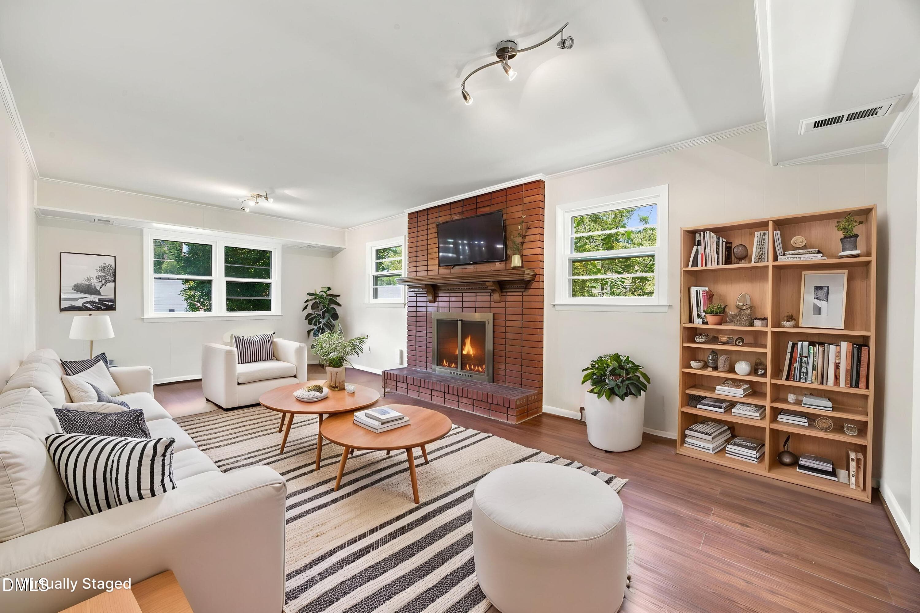 34-web-or-mls-484A3187 - Living Room - S - 3512 Neptune Drive, Raleigh, NC 27604, Raleigh
