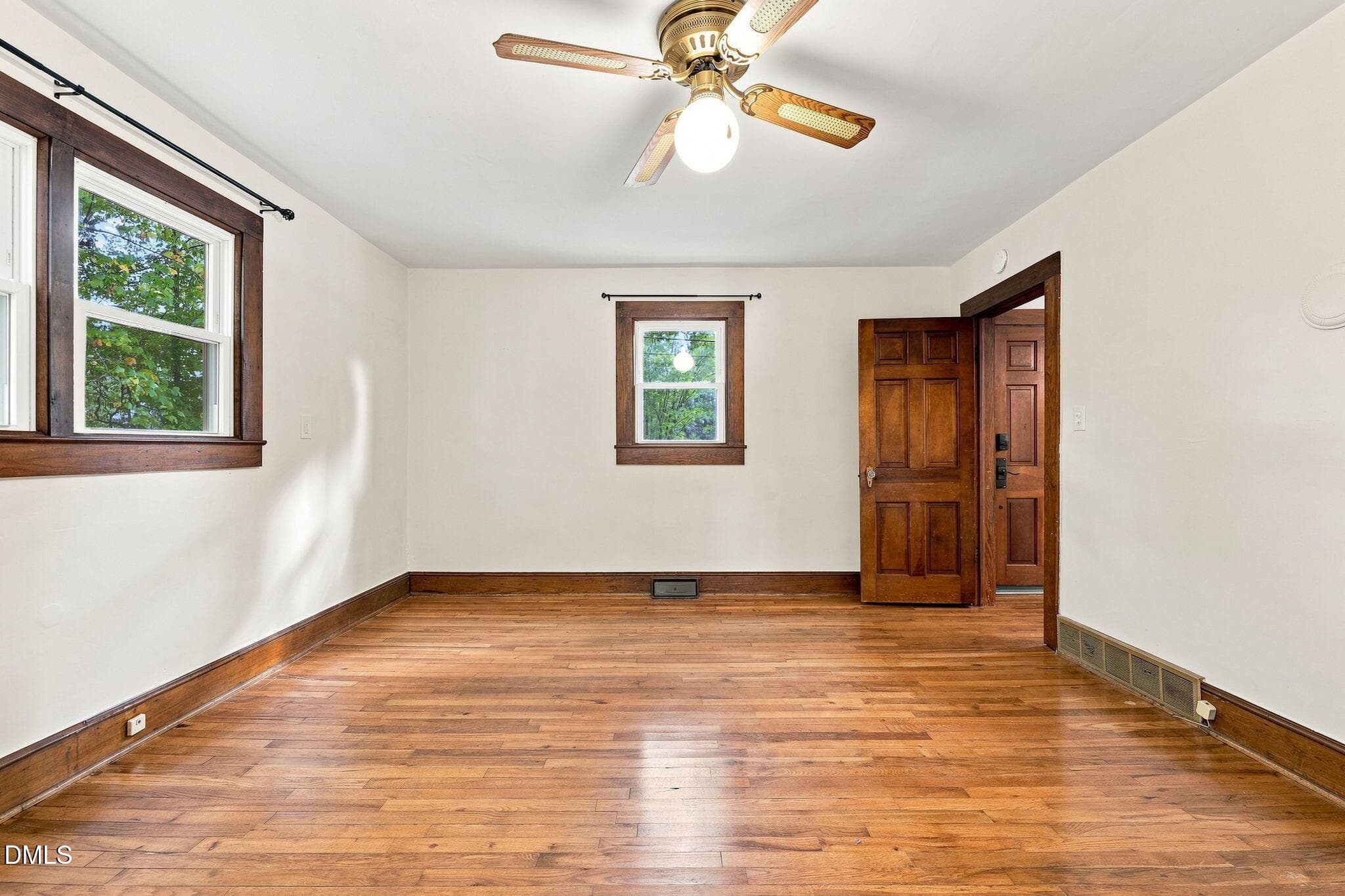 11-web-or-mls-_2323129 - 102 W Cardwell Street, Madison, NC 27025, Madison