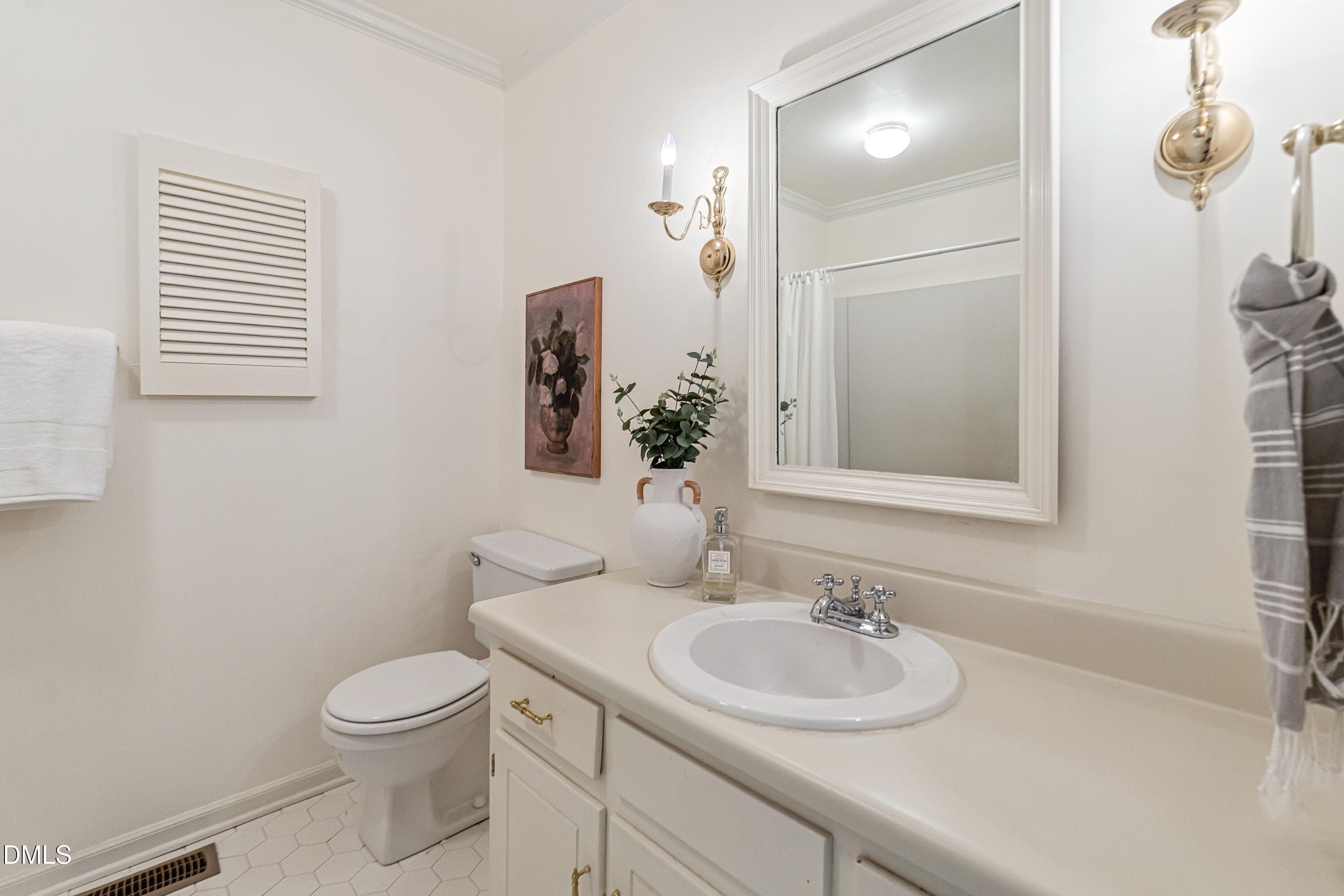 virtual-tour-160449-photo-17890769455633 - 1523 Woodcroft Drive, Raleigh, NC 27609, Raleigh