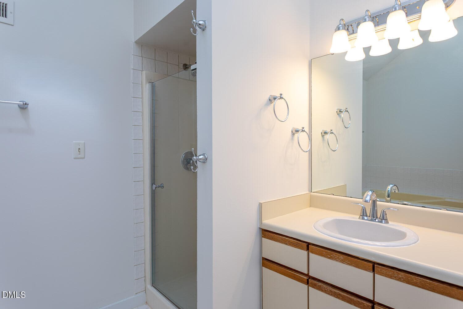 Upstairs Bath - 3602 Top Of The Pines Court, Raleigh, NC 27604, Raleigh