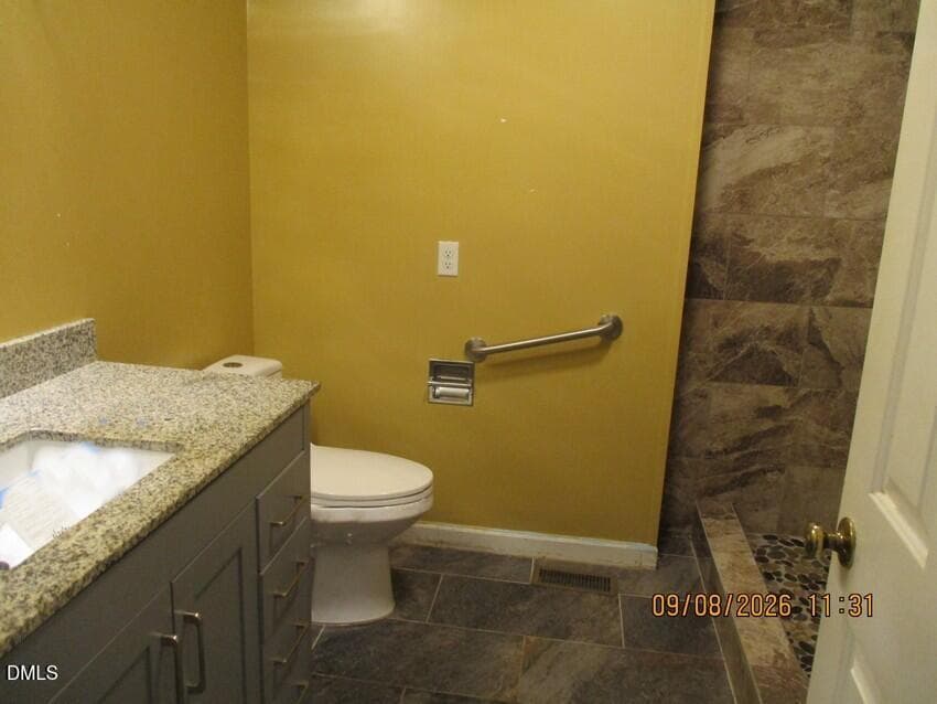 Bath 1 - 505 N East Street, Roseboro, NC 28382, Roseboro
