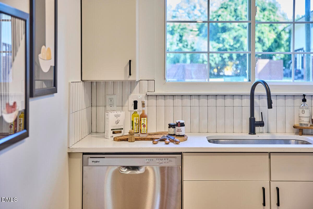 052 - 2600 Noble Road B, Raleigh, NC 27608, Raleigh