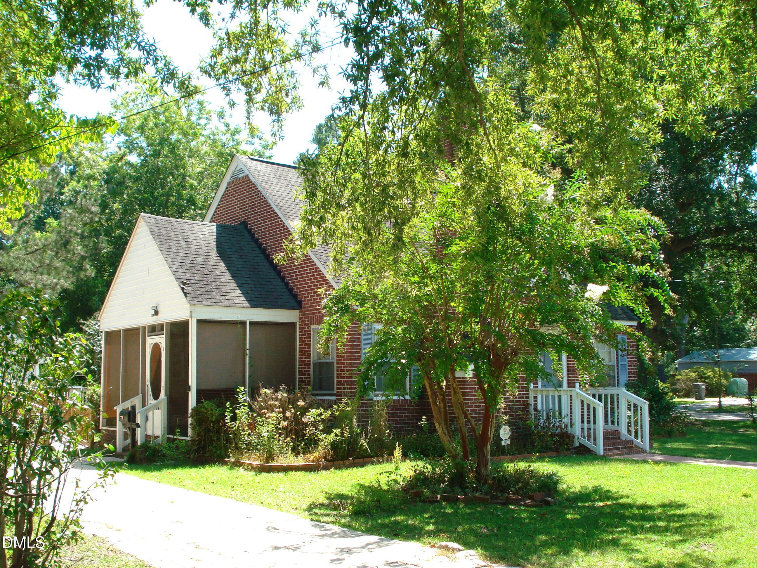 DSC09786 - 700 N Raiford Street, Selma, NC 27576