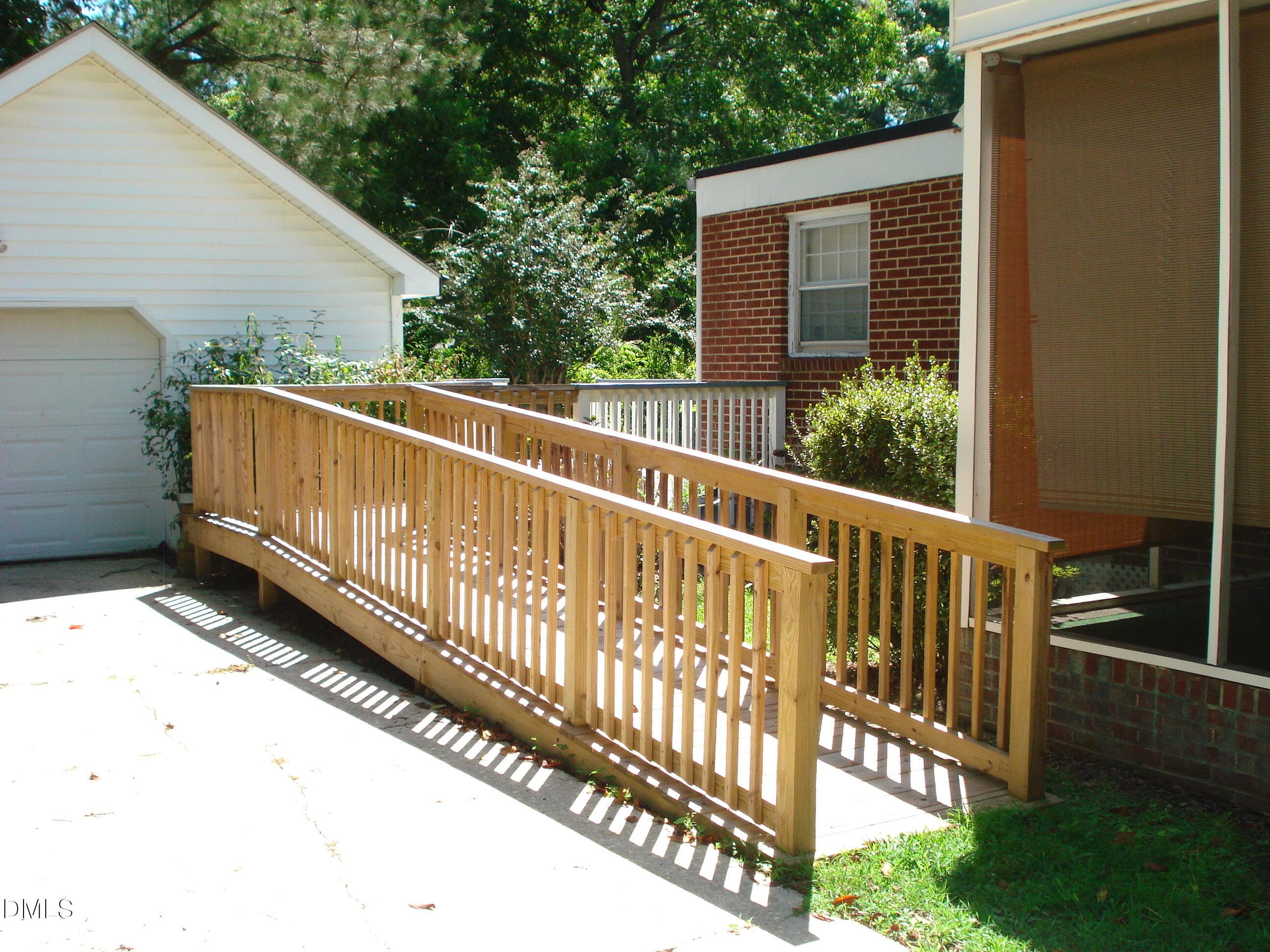 DSC09791 - 700 N Raiford Street, Selma, NC 27576