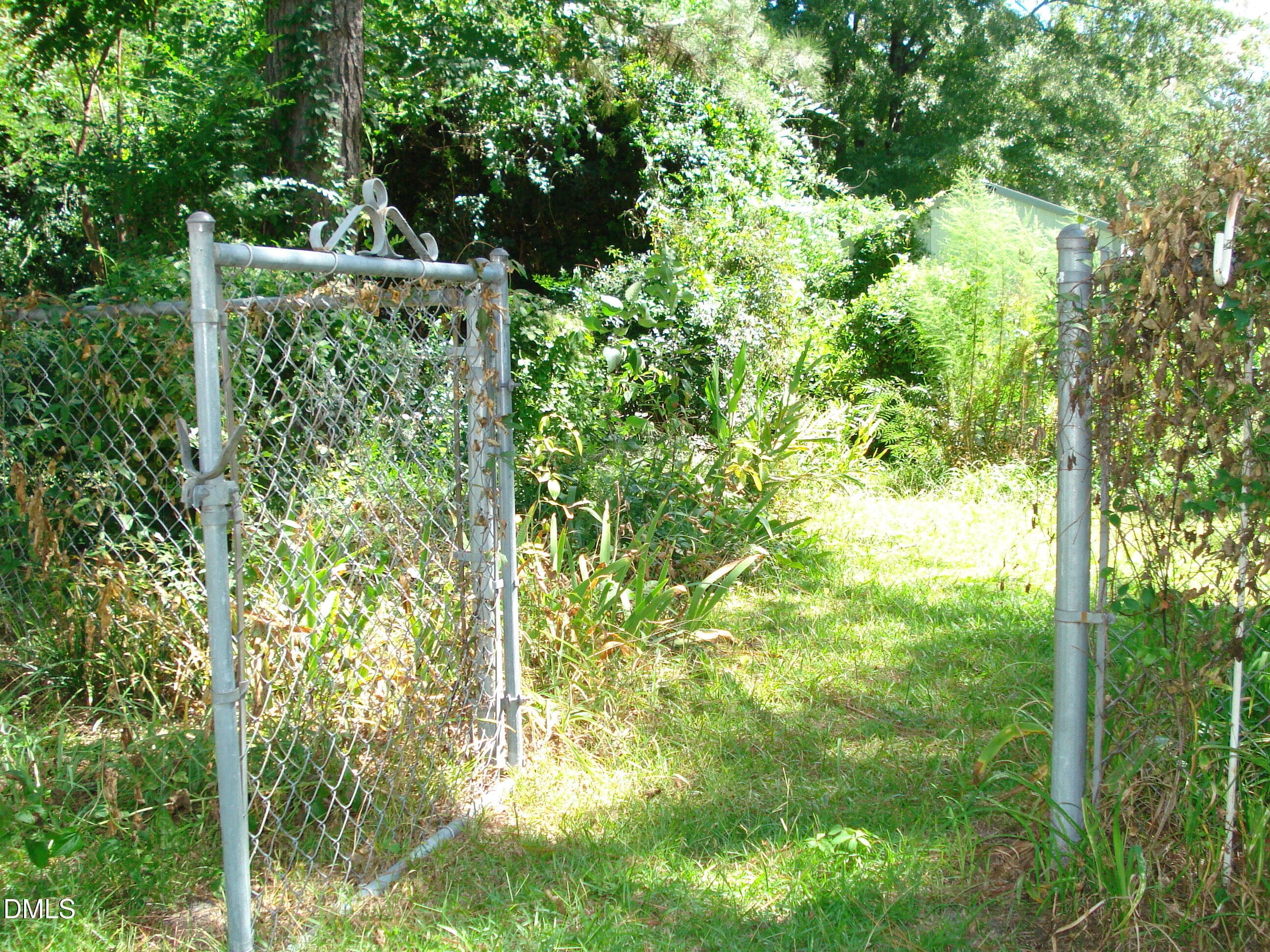DSC09810 - 700 N Raiford Street, Selma, NC 27576