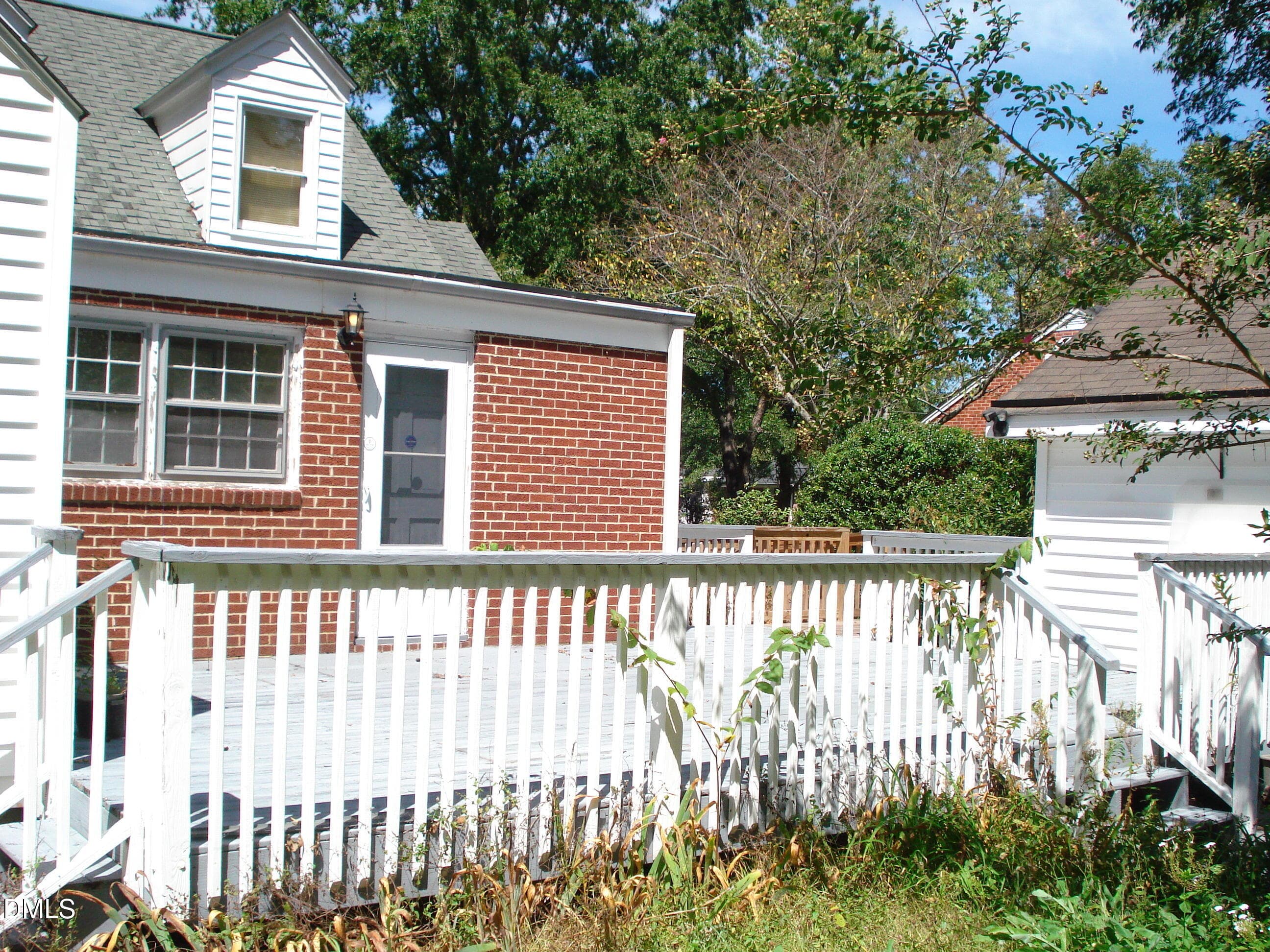 DSC09812 - 700 N Raiford Street, Selma, NC 27576