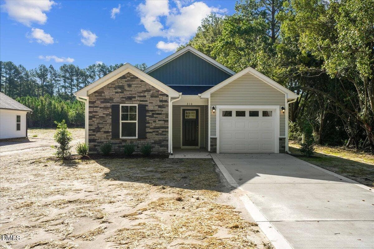 01-310 E Howard St-1 - 310 E Howard Street, Roseboro, NC 28382, Roseboro