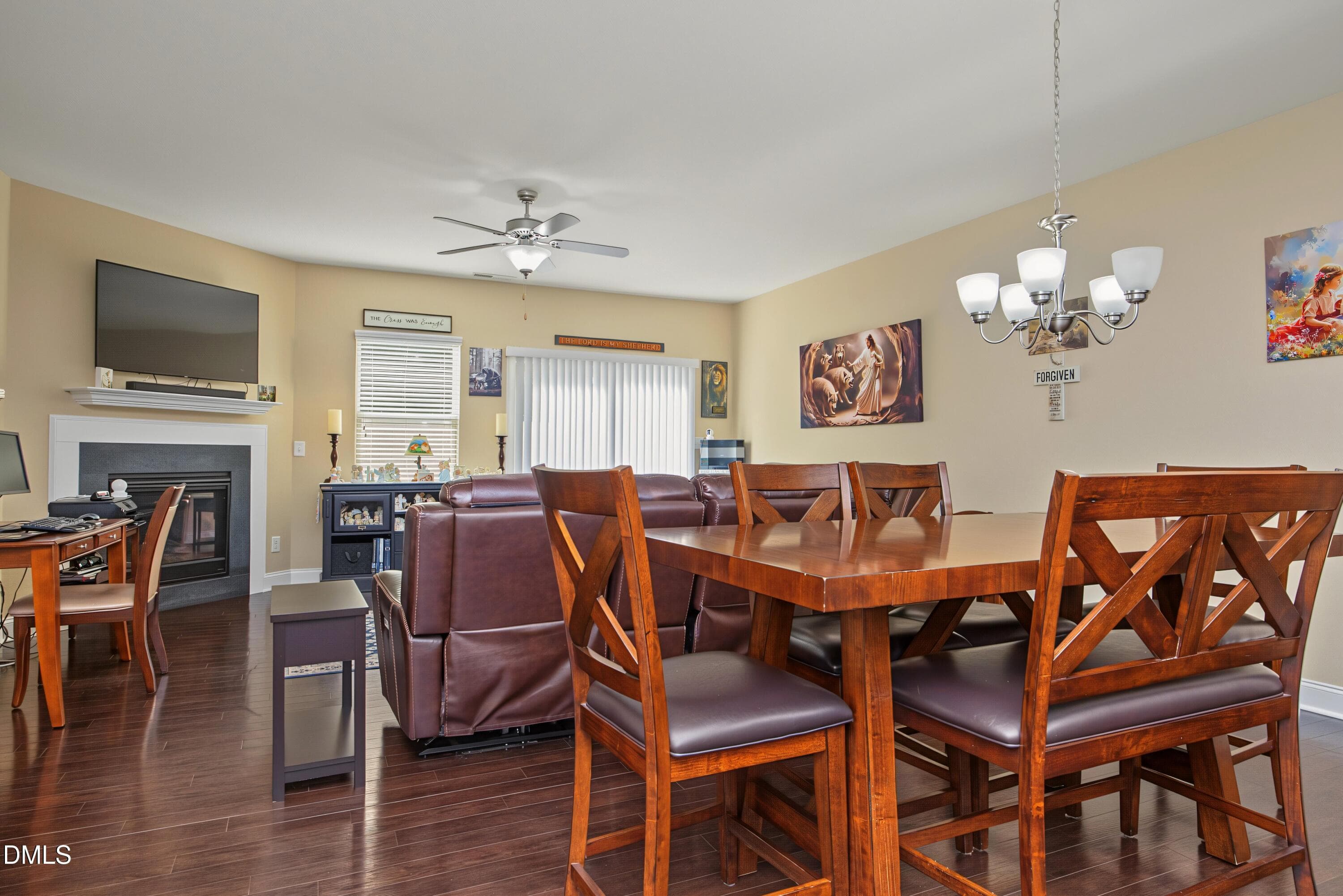 Dinning - 148 Token House Road, Durham, NC 27703, Durham