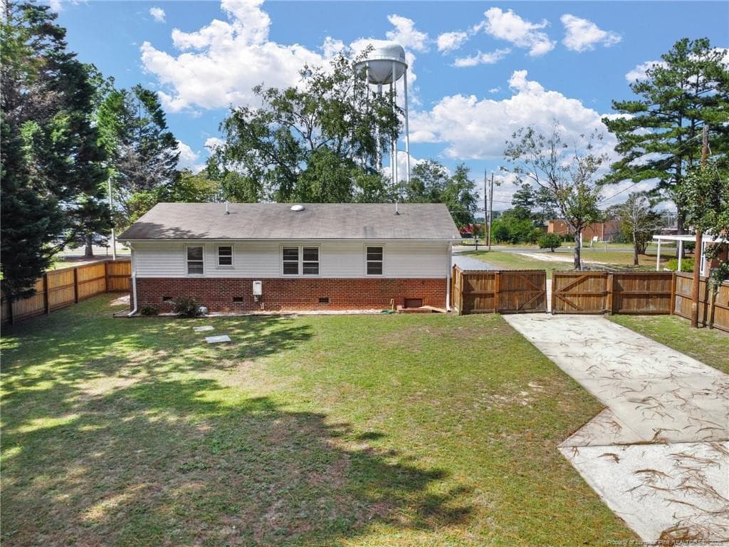 Photo 3 - 1708 N Poplar Street, Aberdeen, NC 28315