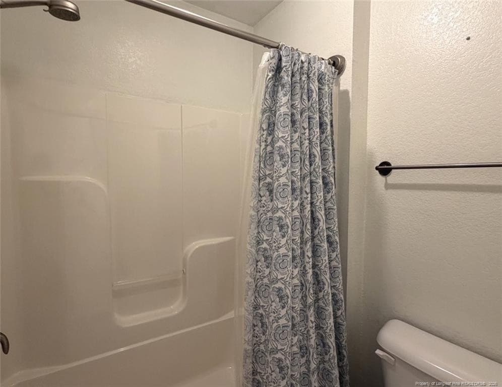 Guest Bathroom - 1918 Sunshine Court, Hope Mills, NC 28348