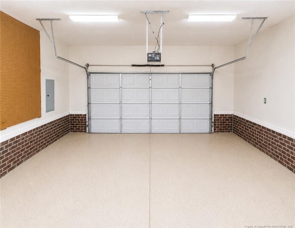 Double Garage - 1918 Sunshine Court, Hope Mills, NC 28348