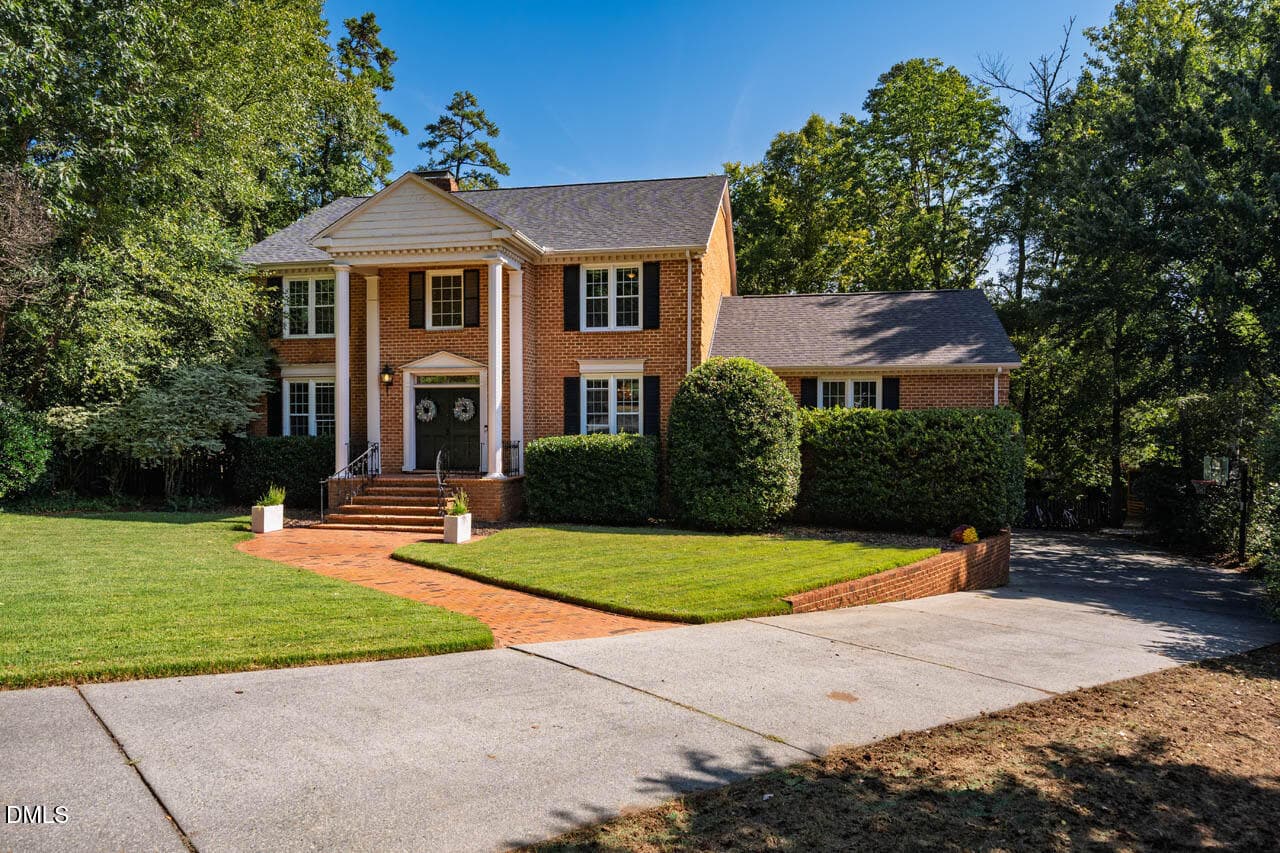 6 St James Place, Chapel Hill, NC 27514