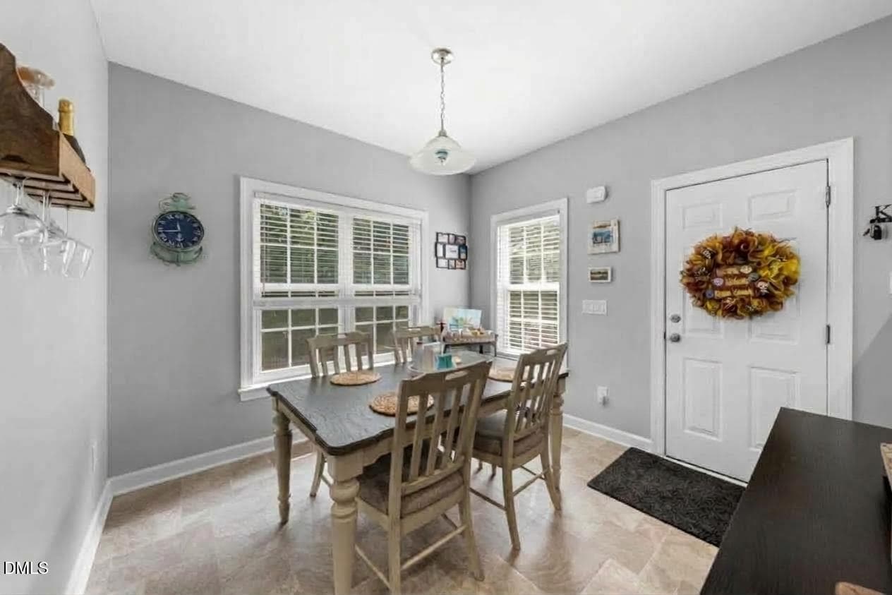 Nice breakfast room overlooking backyard - 5609 Paces Ferry Drive, Durham, NC 27712