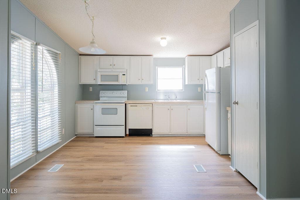 Secondary Home's Eat-in Kitchen - 3199 Nc-55, Coats, NC 27521