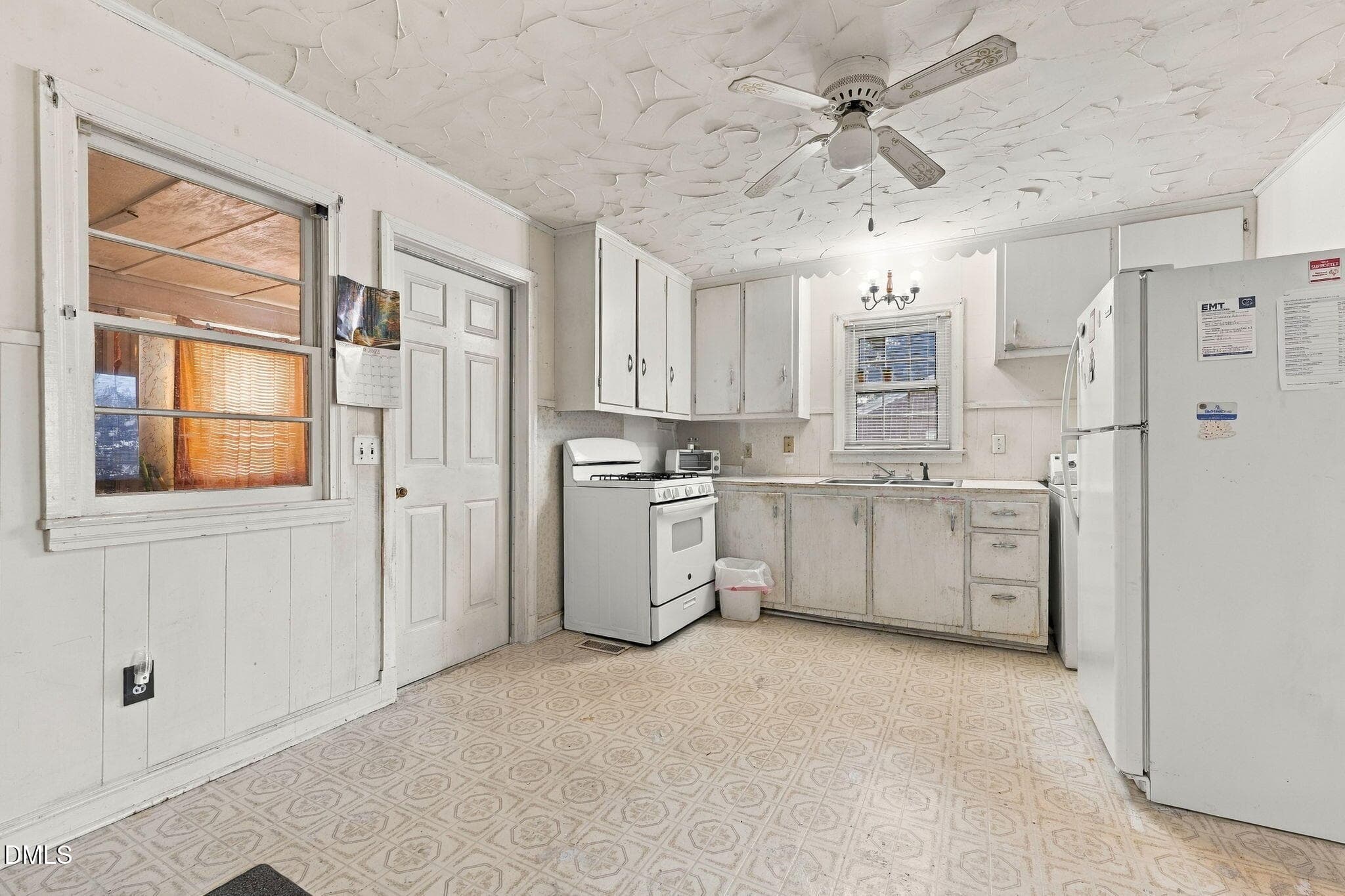 21-web-or-mls-_2355889 - 607 Walker Avenue, Graham, NC 27253, Graham