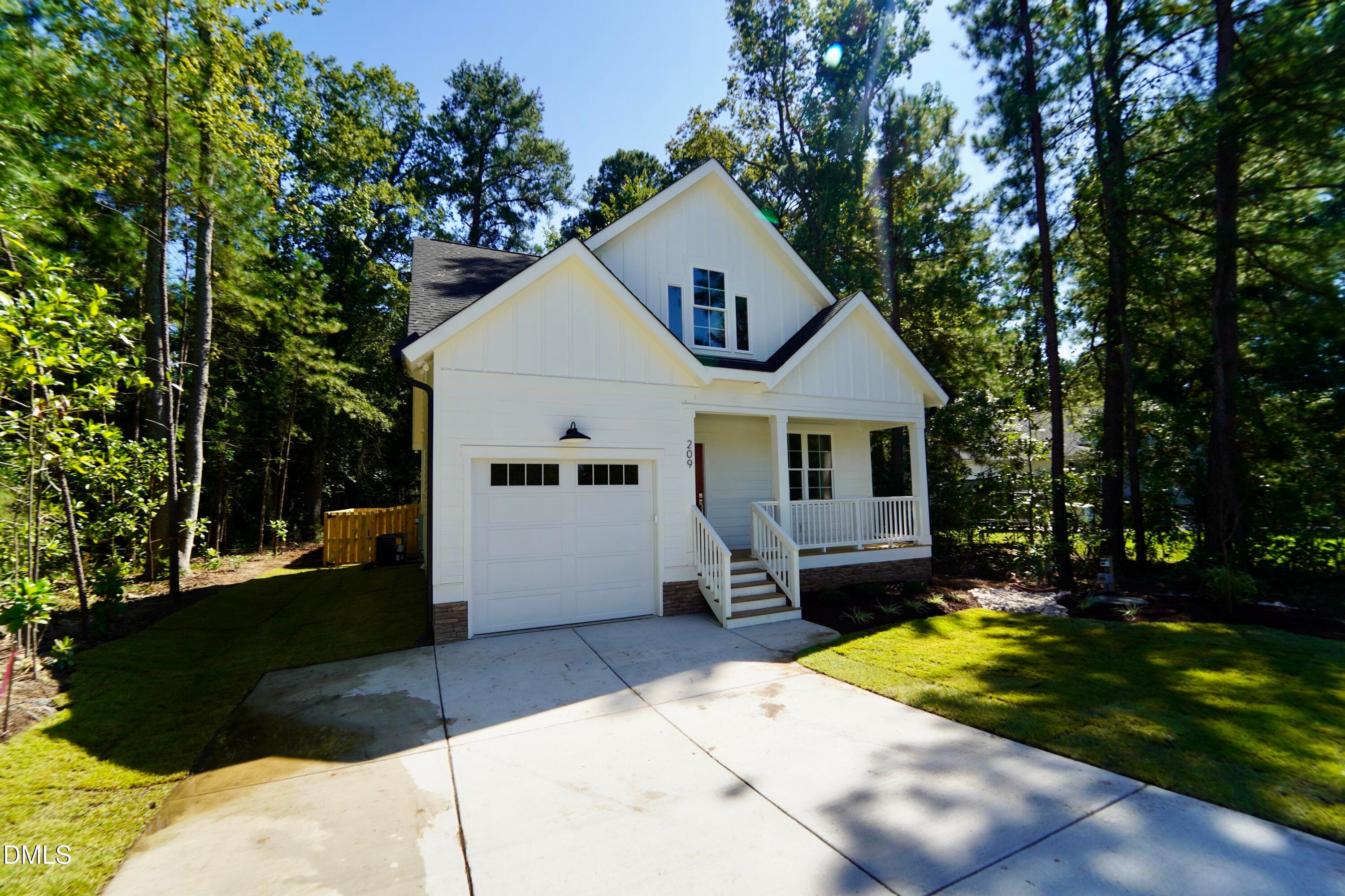 DSC08706 - 209 W Franklin Street, Zebulon, NC 27597