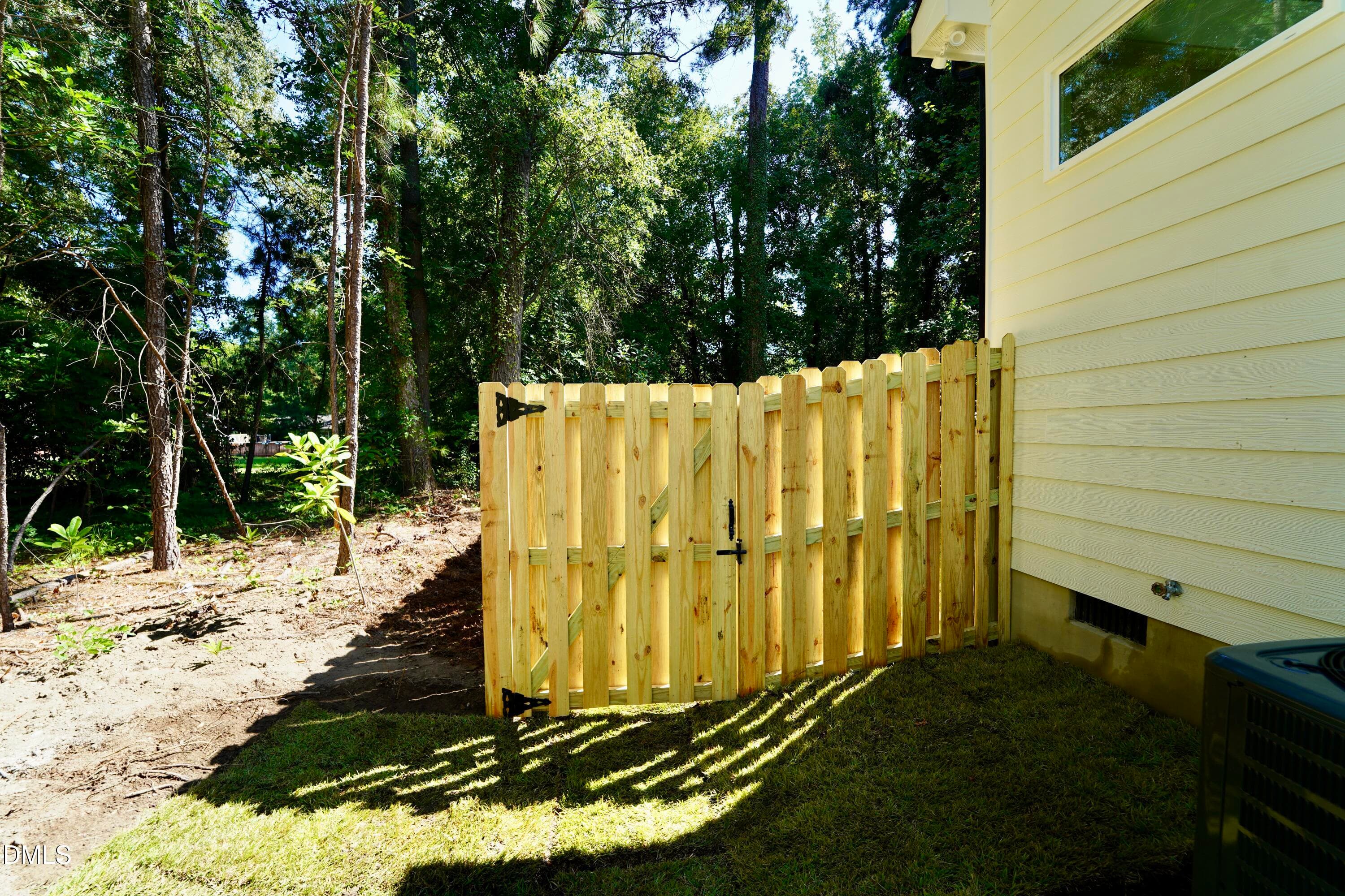 DSC08709 - 209 W Franklin Street, Zebulon, NC 27597