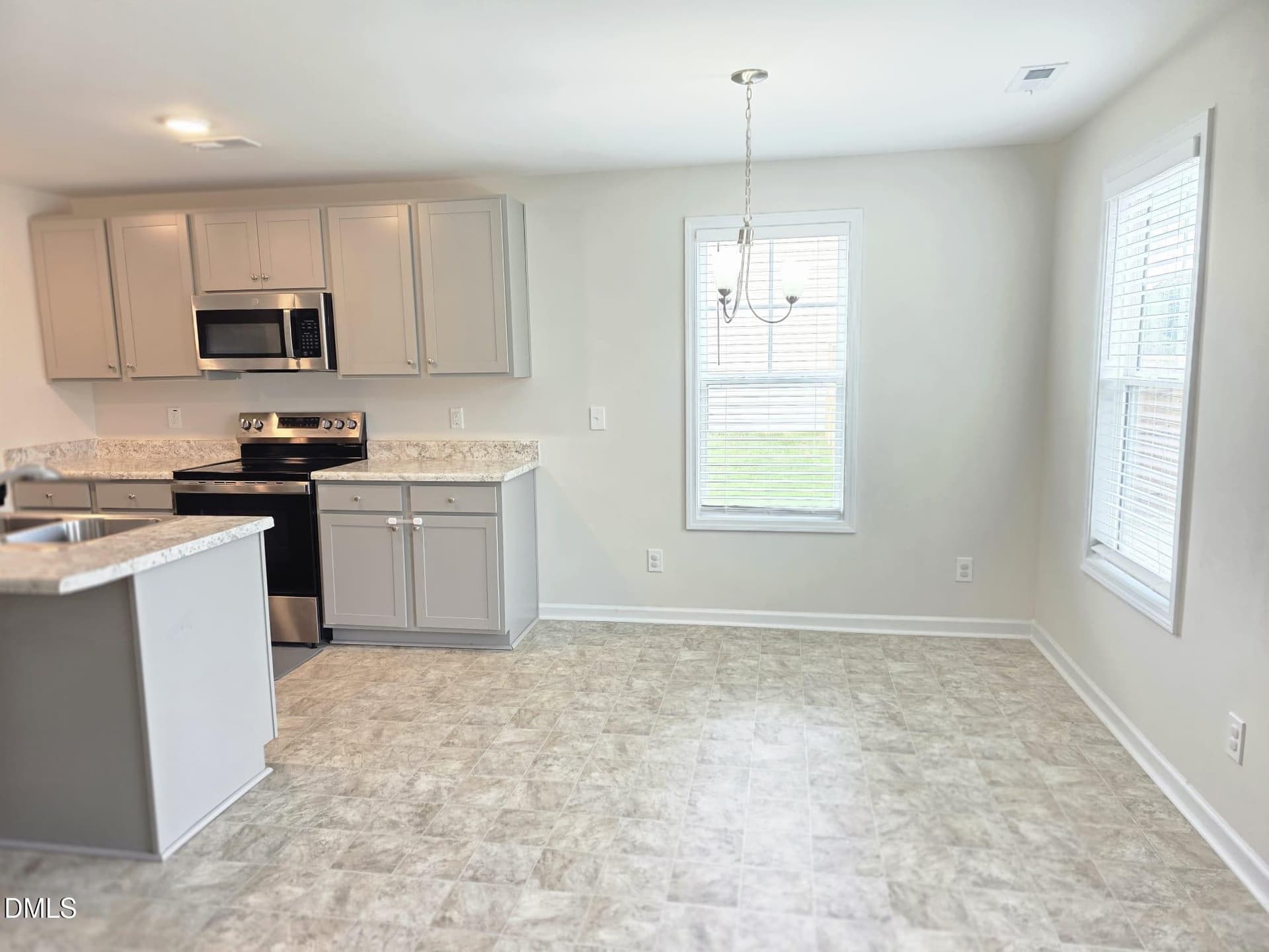 08_beyc6aac16f4f306d - 824 Old Angus Lane, Spring Lake, NC 28390