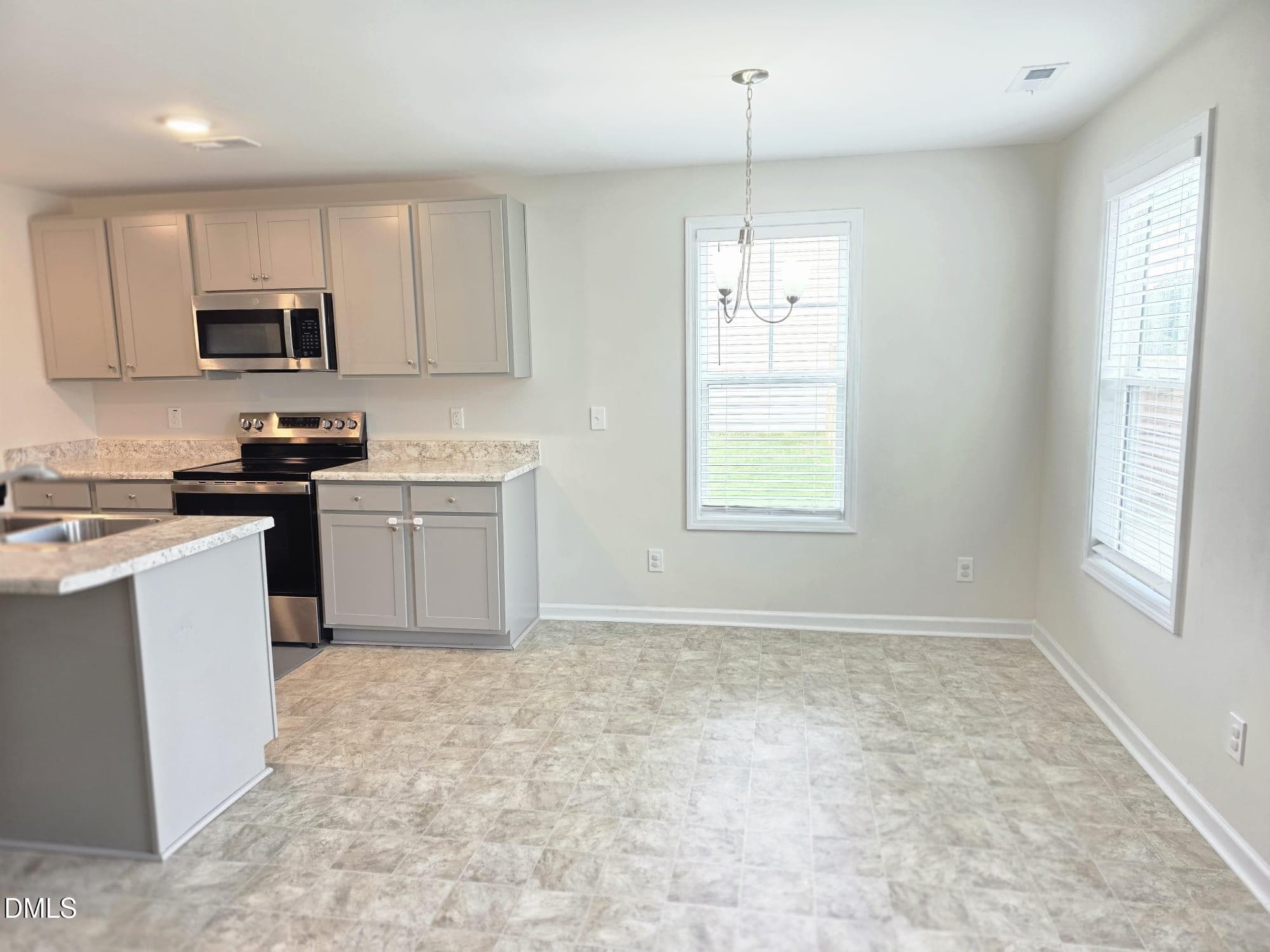 08_beyc6aac16f4f306d - 824 Old Angus Lane, Spring Lake, NC 28390