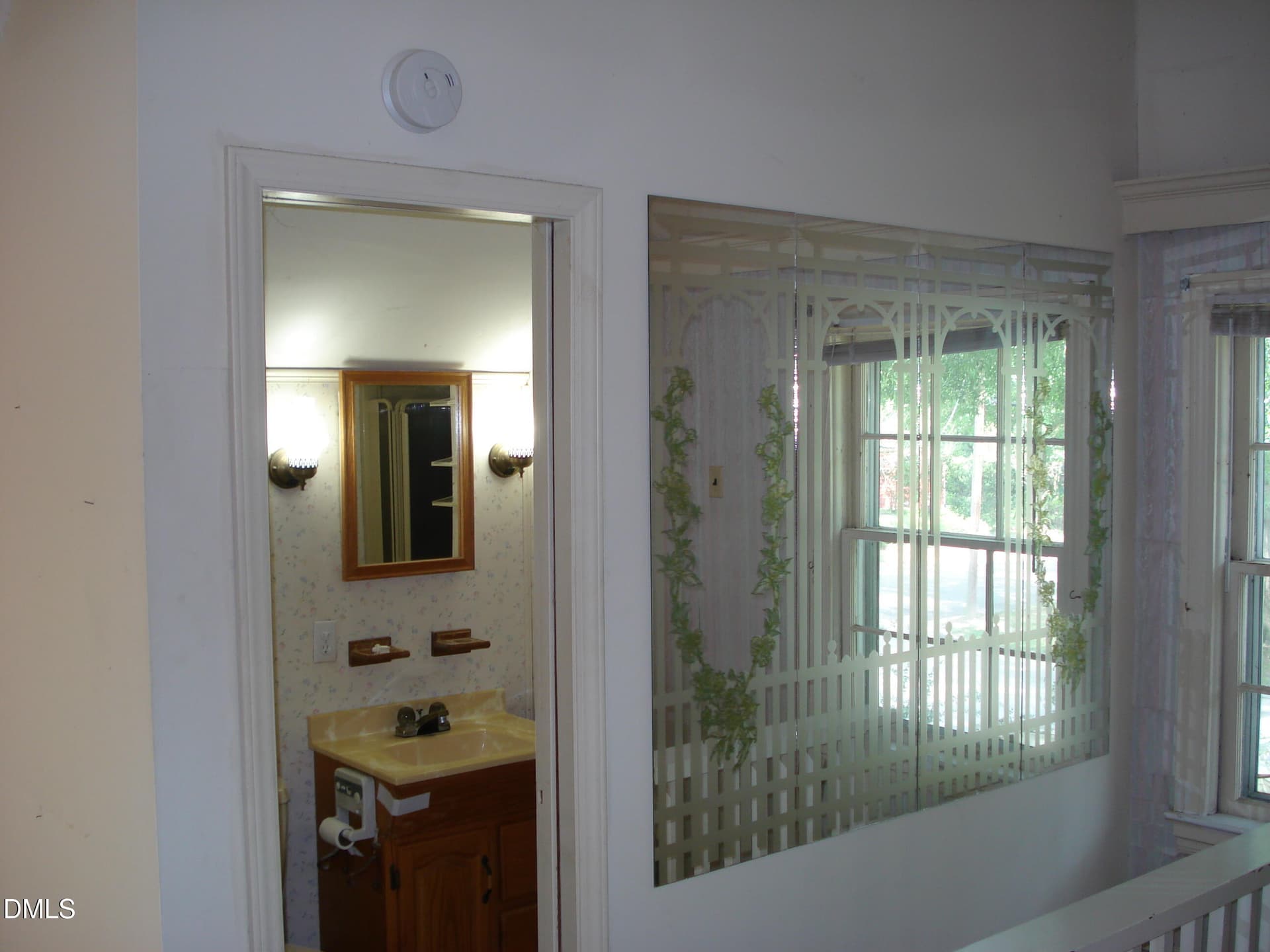 DSC00049 - 700 N Raiford Street, Selma, NC 27576