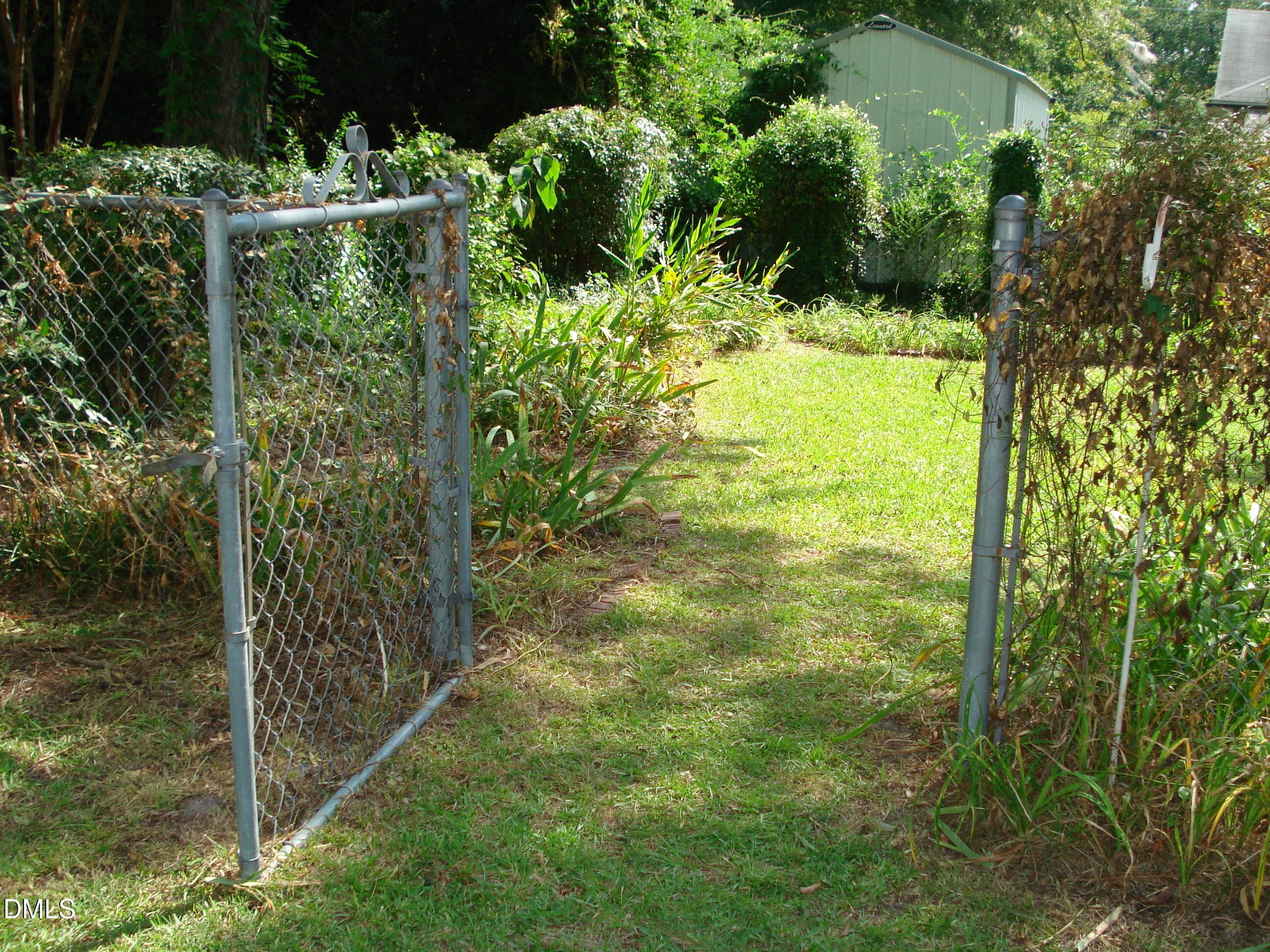 DSC00066 - 700 N Raiford Street, Selma, NC 27576