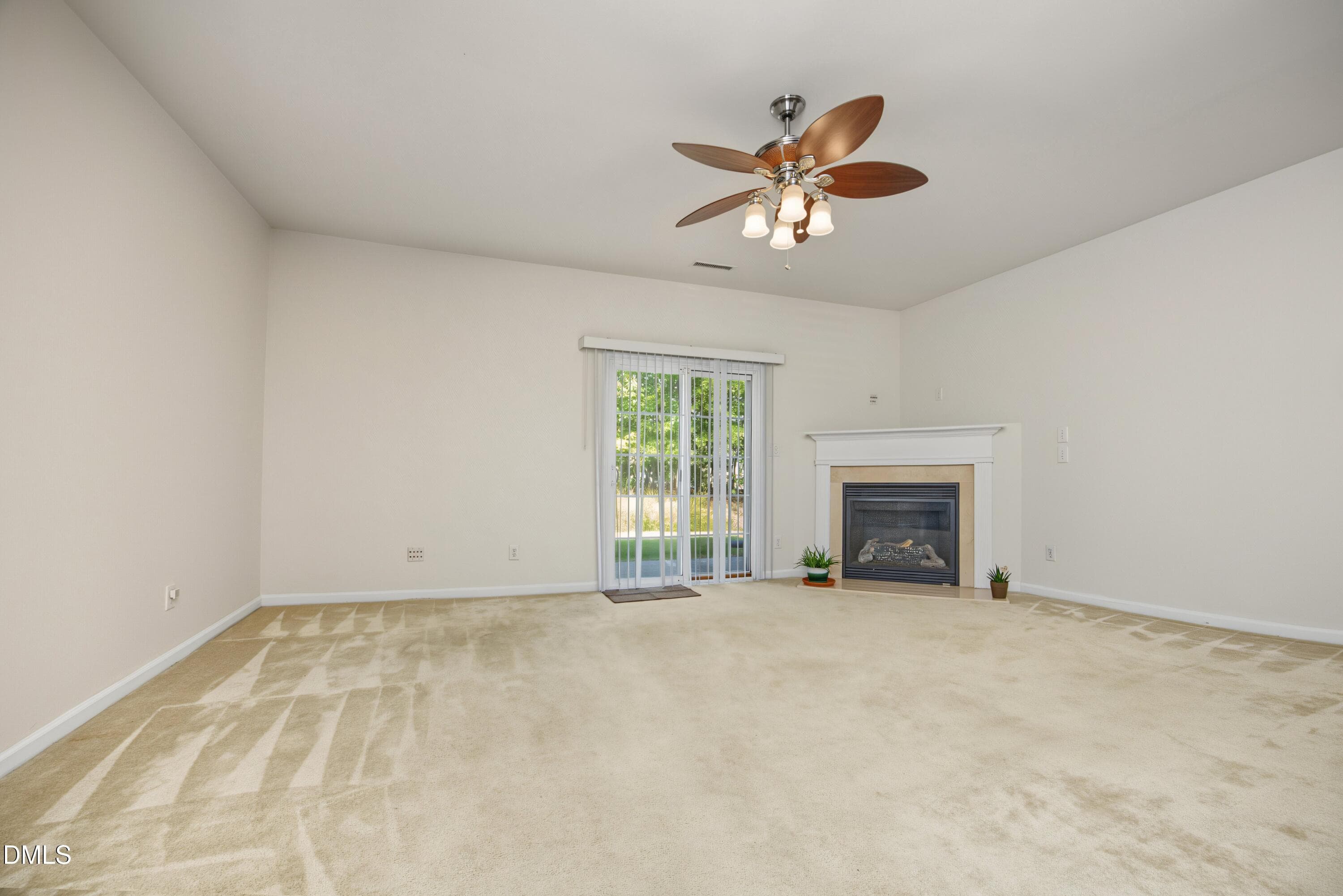 1725 TW Alexander 13Living Room Unstaged - 1725 Tw Alexander Drive 404, Durham, NC 27703