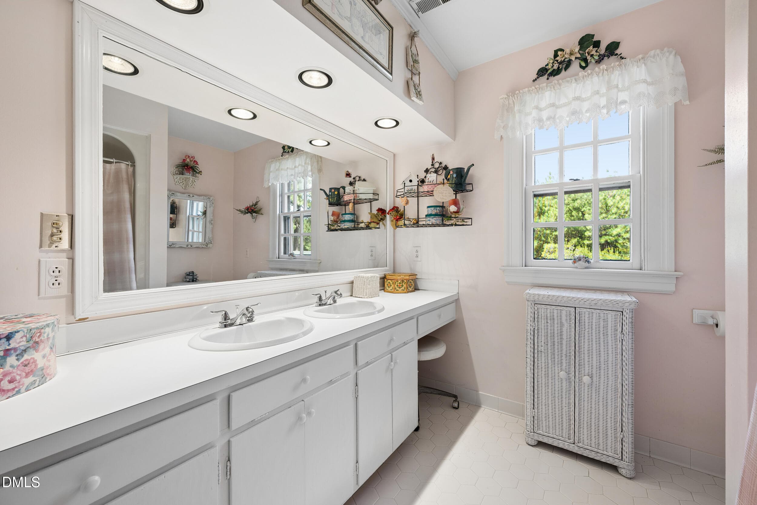Upstairs Guest Bathroom - 1600 Colony Drive, Tarboro, NC 27886