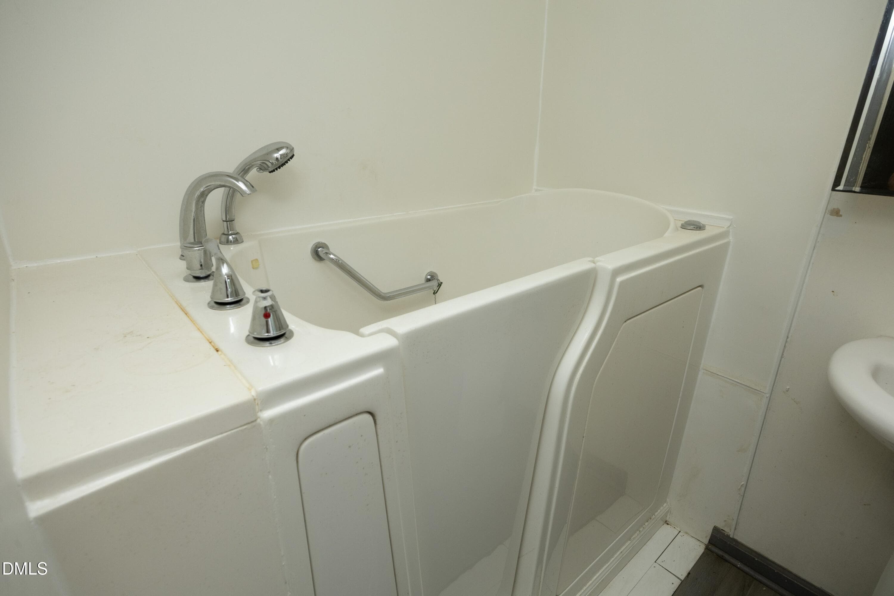 19BathFitter - 910 Parham Street, Henderson, NC 27536, Henderson