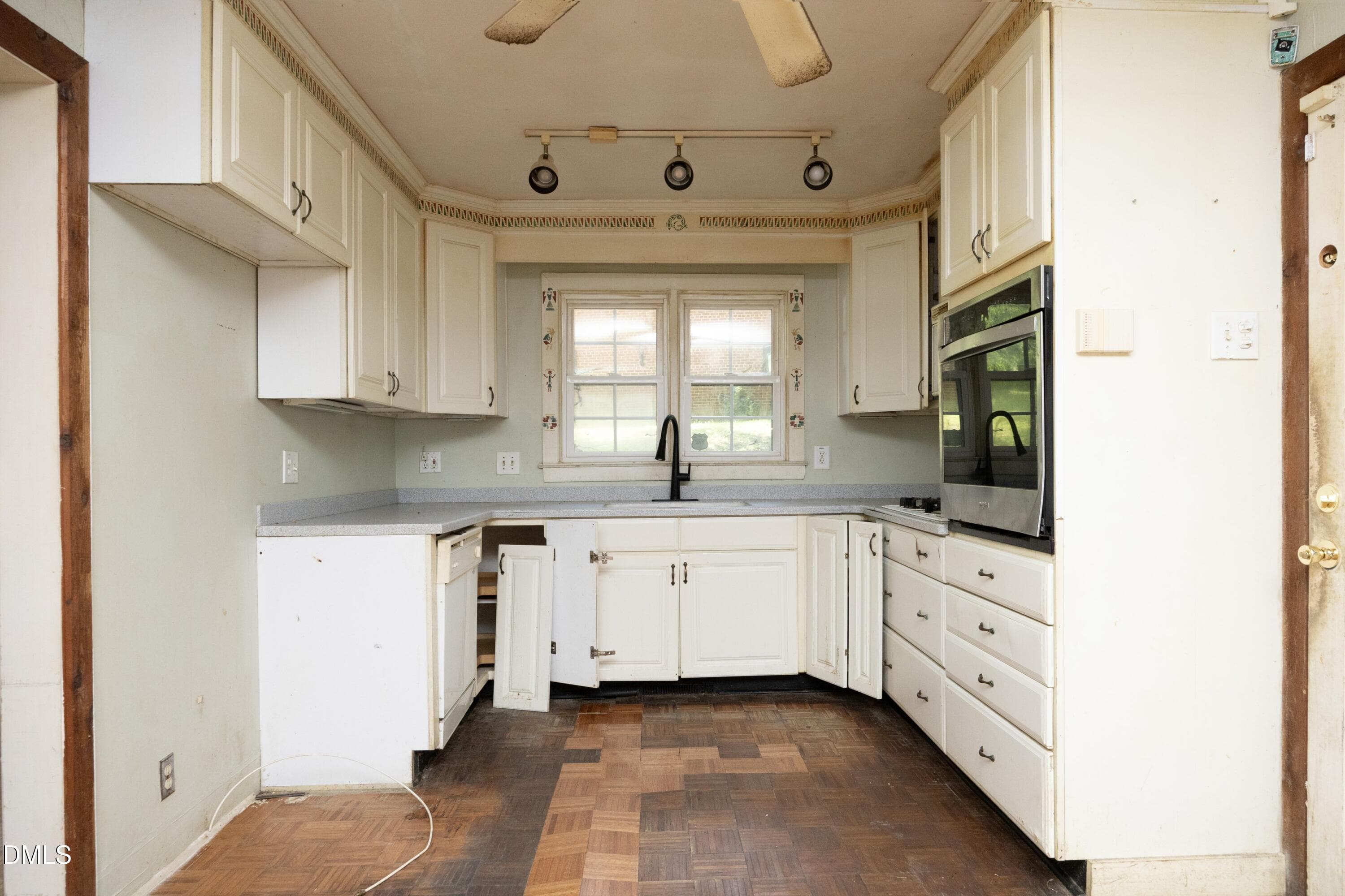14Kitchen - 910 Parham Street, Henderson, NC 27536, Henderson