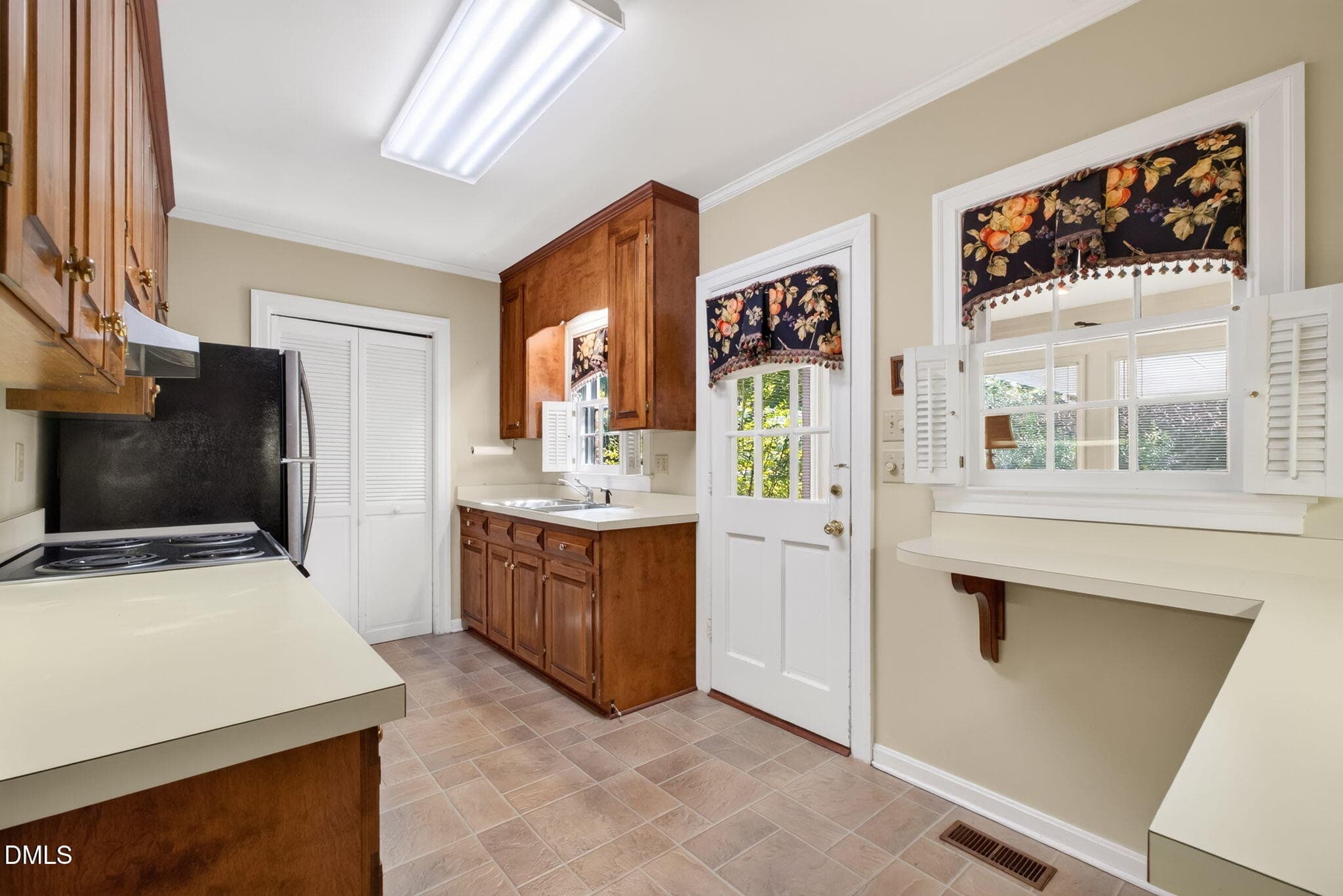12-web-or-mls-DSC00288 - 807 W Carr Street, Dunn, NC 28334, Dunn