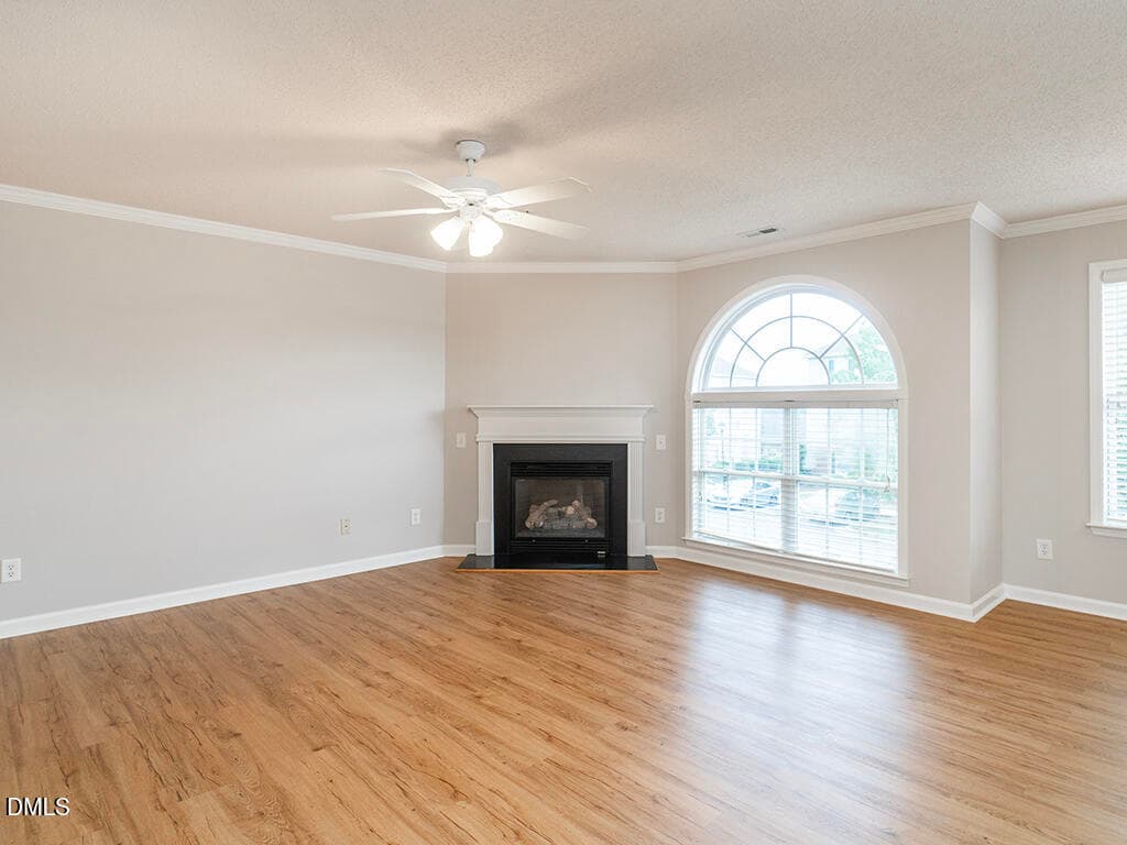 07 3479-2A_ForestdaleDr Living2_MLS - 3479 Forestdale Drive Apt 2a, Burlington, NC 27215