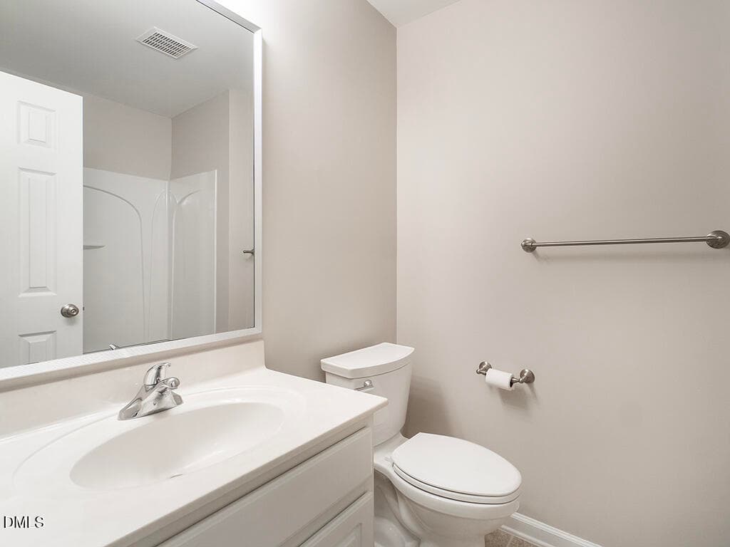 30 3479-2A_ForestdaleDr Hallbath1_MLS - 3479 Forestdale Drive Apt 2a, Burlington, NC 27215
