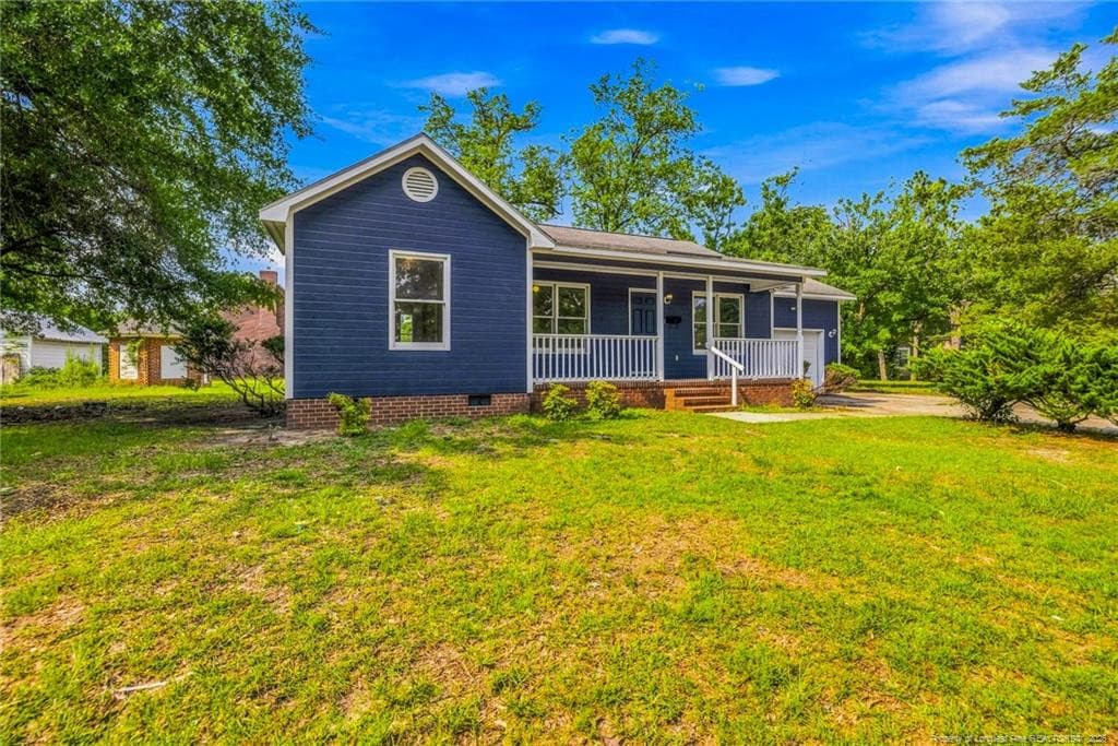 Photo 2 - 302 W 6th Avenue, Raeford, NC 28376
