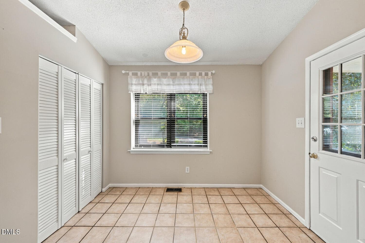 Breakfast Nook - 5609 Groomsbridge Court, Raleigh, NC 27612