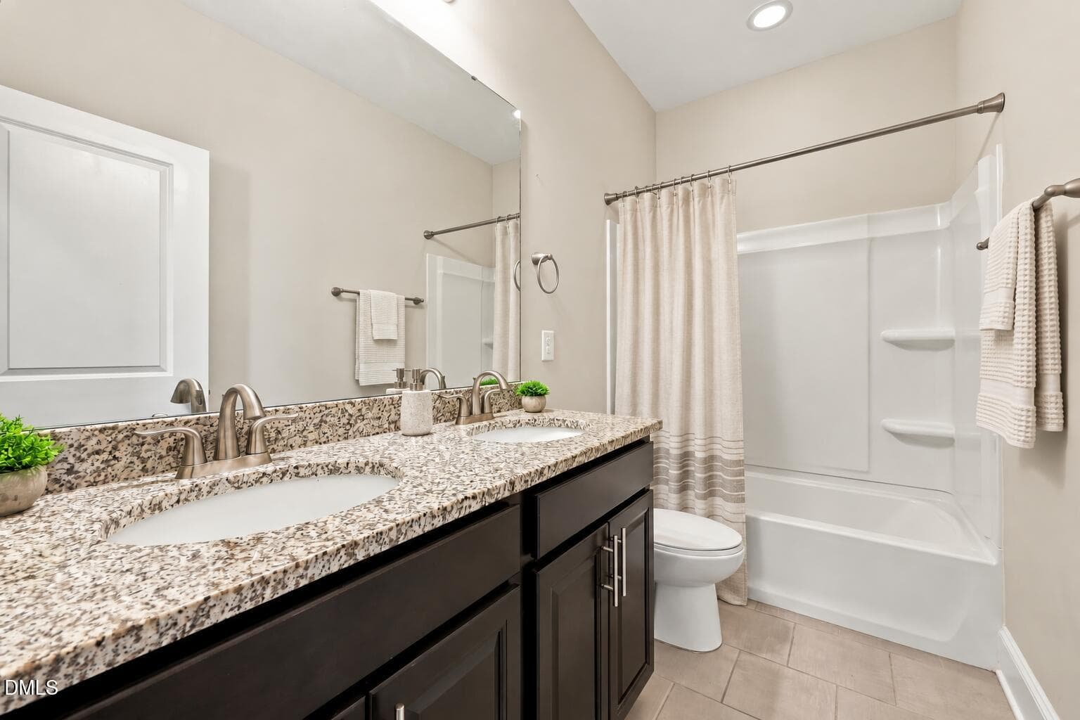 Full Bathroom 1st Floor - 424 Kings Glen Way, Wake Forest, NC 27587