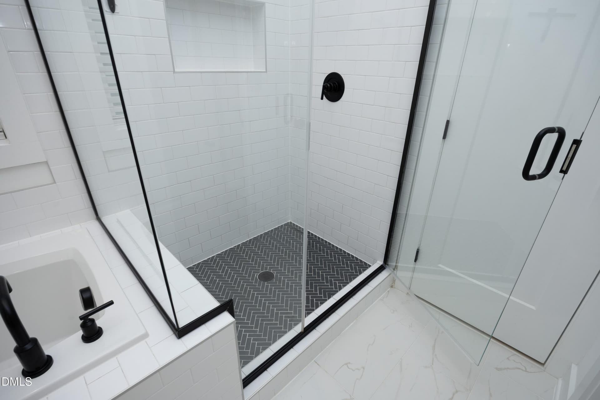 31Shower - 1611 Sandy Prairie Drive, Wendell, NC 27591