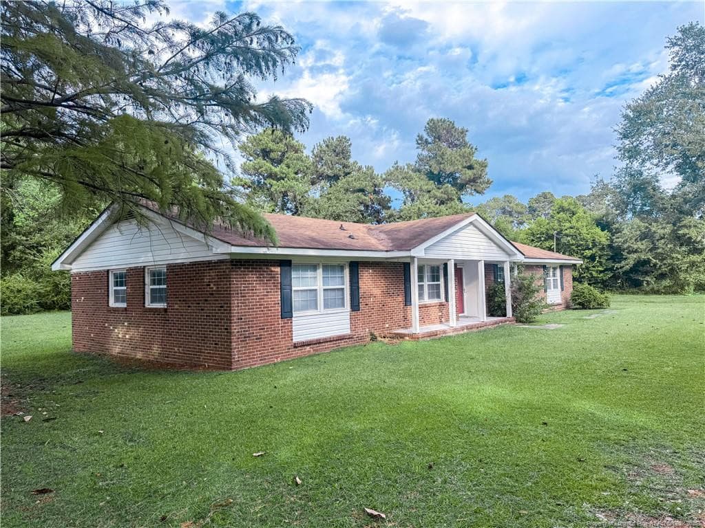 Photo 2 - 2879 County Line Road, Saint Pauls, NC 28384