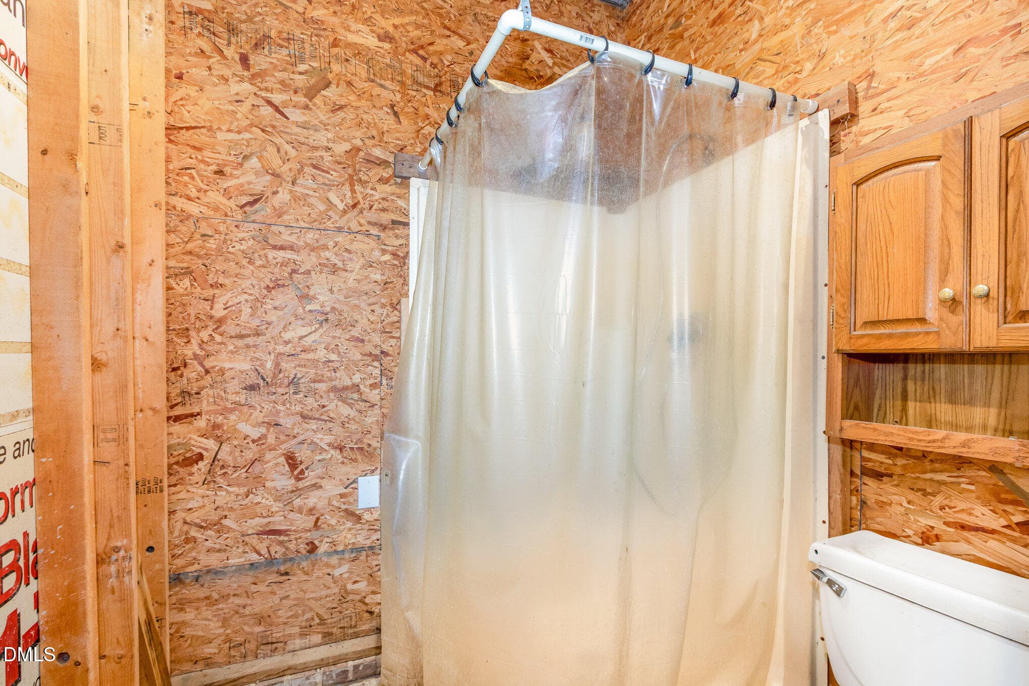 Garage Shower - 1324 Nc-96, Zebulon, NC 27597
