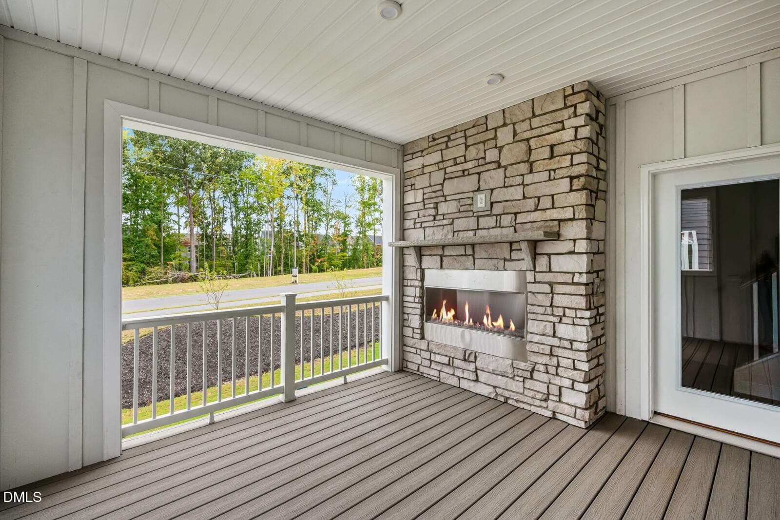 Outdoor Fireplace - 2342 Stevens Pass Station, Apex, NC 27502