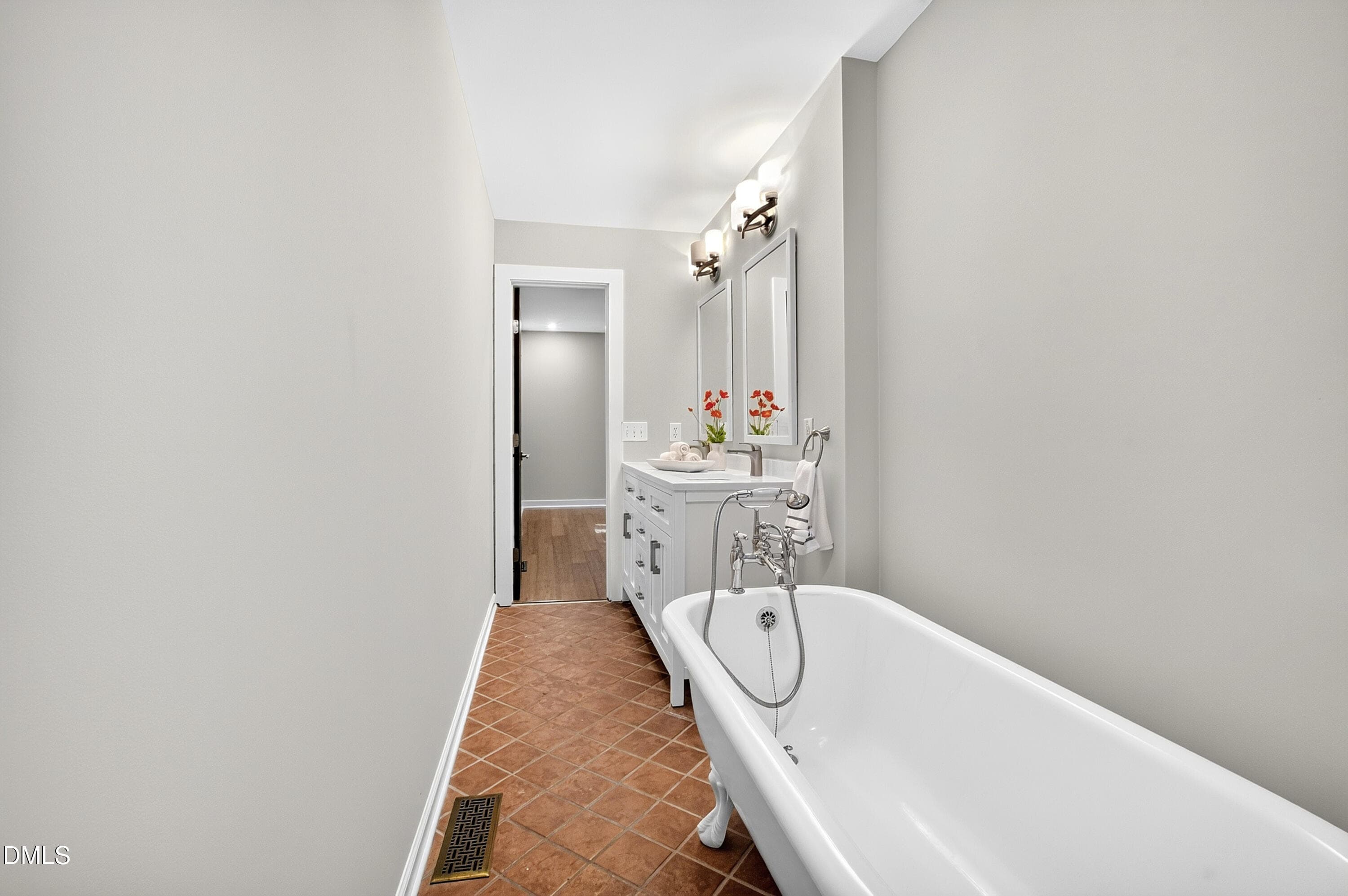 Guest with ensuite - 1421 Jenks Carpenter Road, Cary, NC 27519, Cary