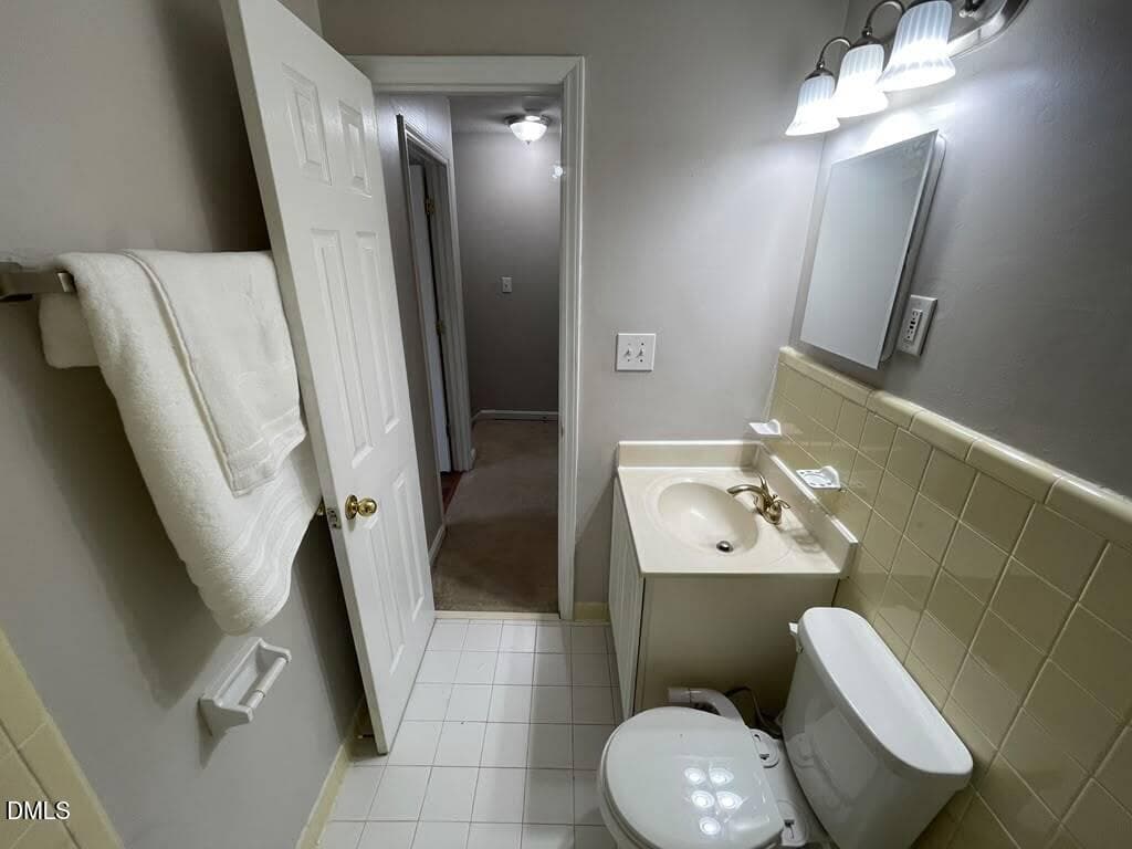 Batroom Upstairs - 4703 Blue Bird Court F, Raleigh, NC 27606, Raleigh