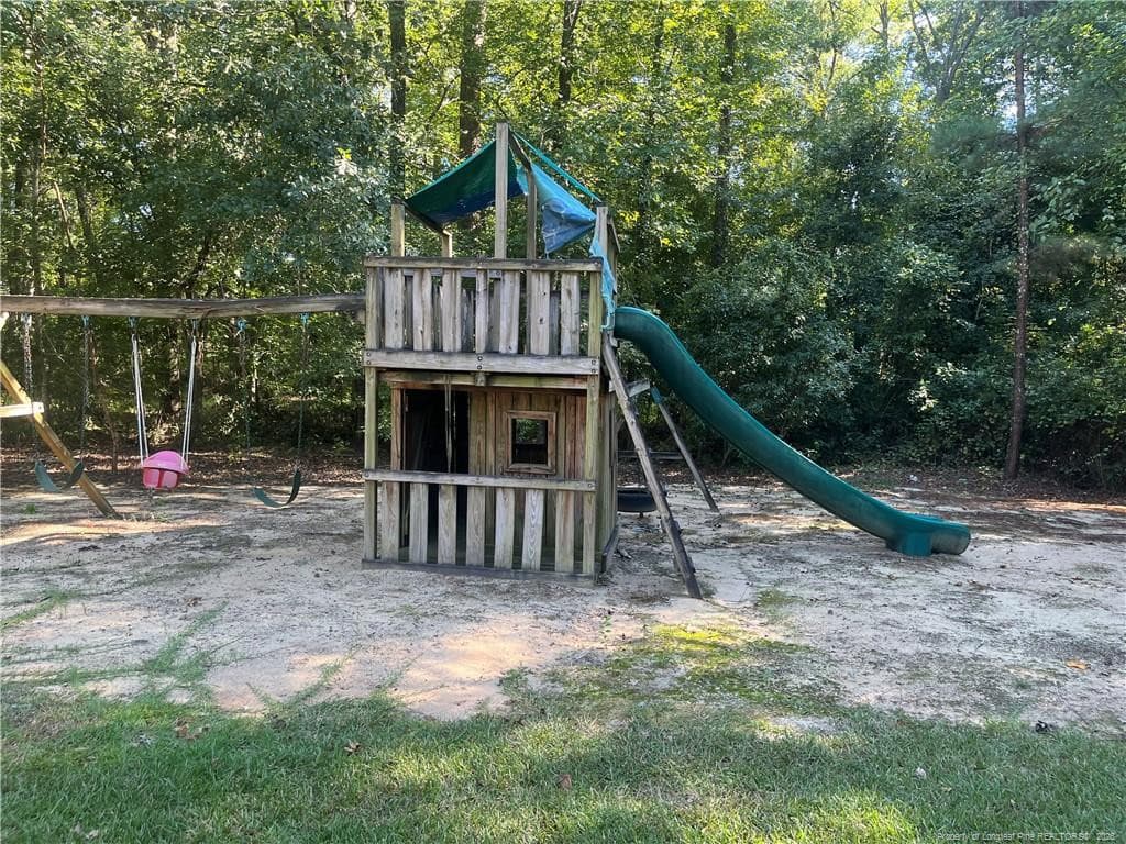 Photo 5 - 605 Yorkshire Place, Lumberton, NC 28358
