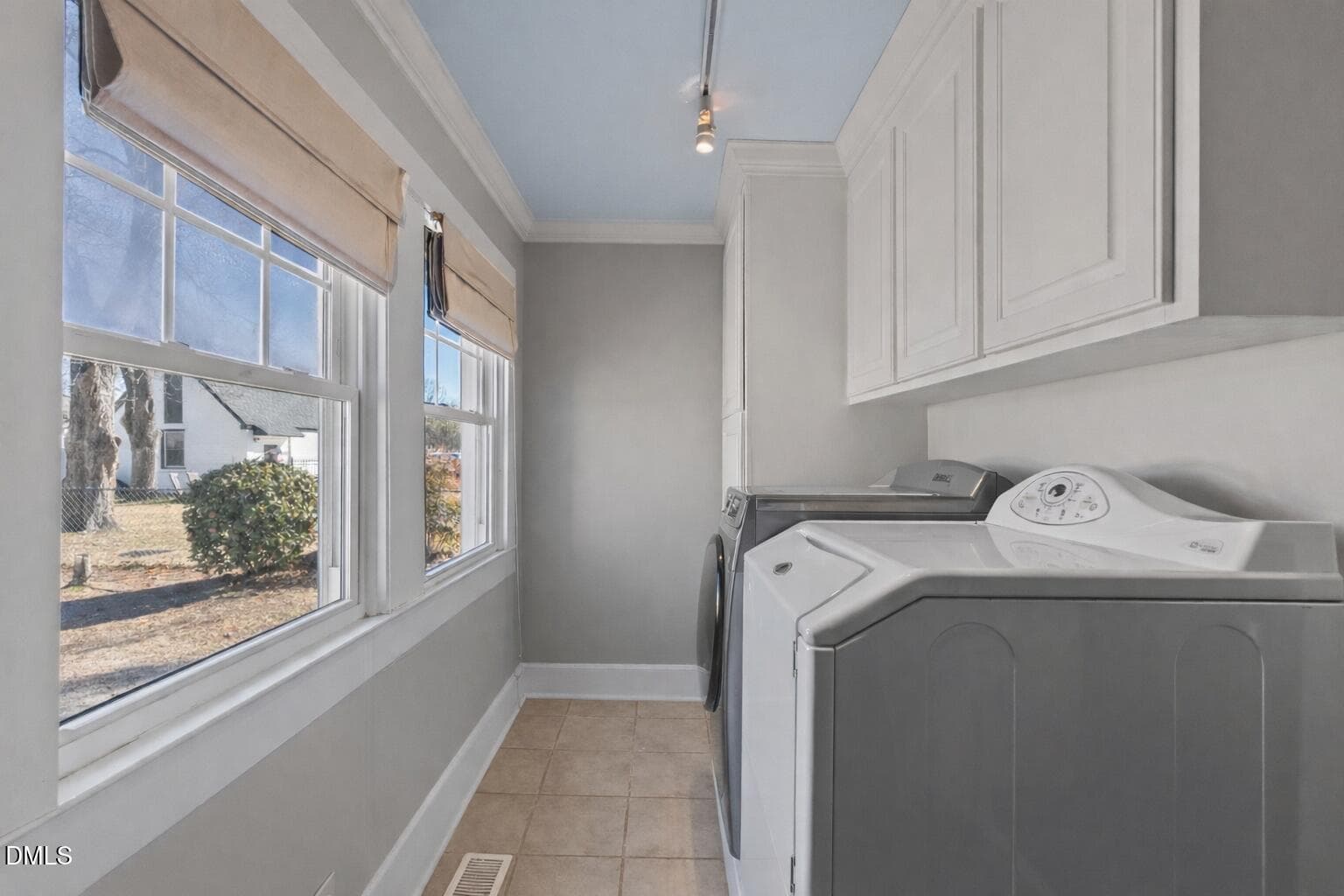 Laundry Room - 604 W Divine Street, Dunn, NC 28334