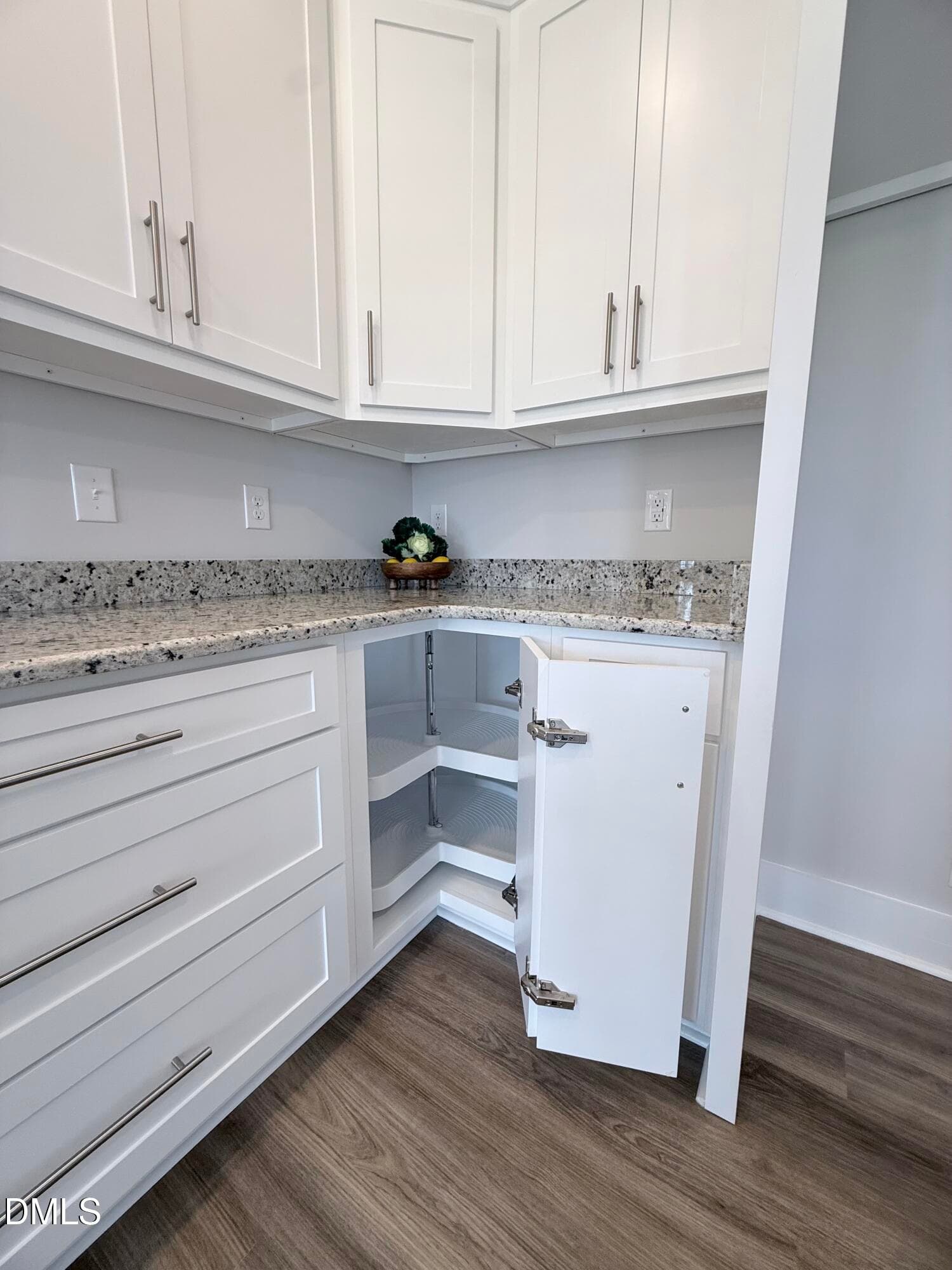 Corner lazy susan - 430 Chic Ennis Road, Coats, NC 27521