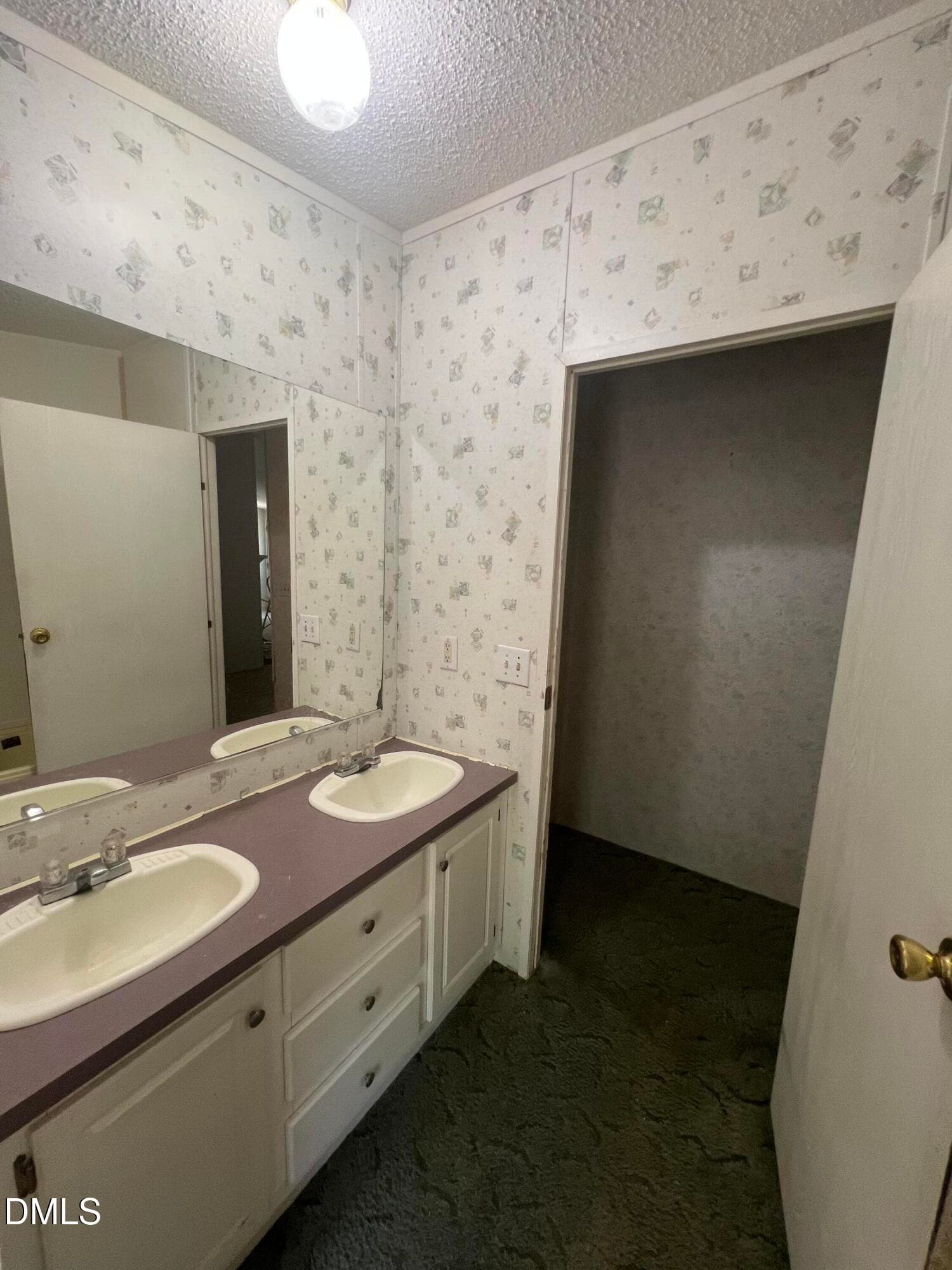 Hallway Bath - 164 Hidden Creek Lane, Warrenton, NC 27589