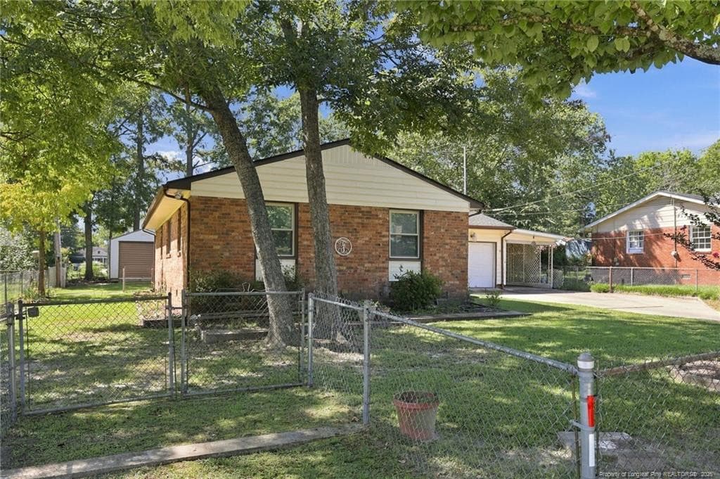 Photo 5 - 433 Morningside Drive, Fayetteville, NC 28311
