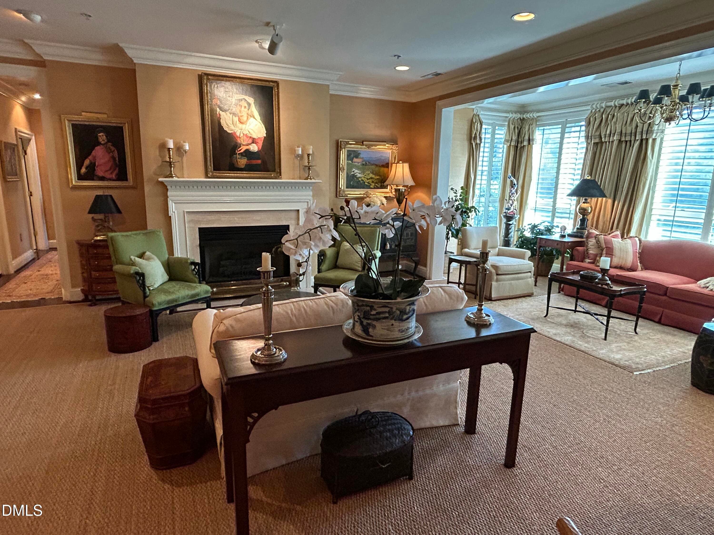 Family room / sunroom - 2801 Glenwood Gardens Lane 205, Raleigh, NC 27608, Raleigh