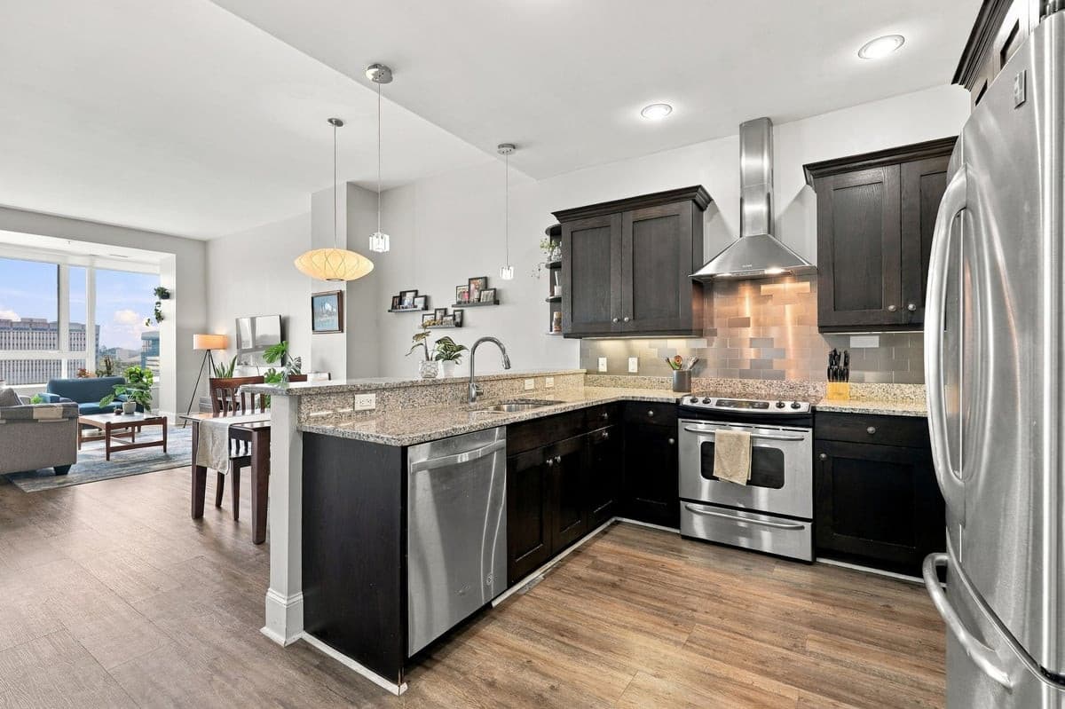 19-web-or-mls-IMG_1407_PS.jpg - 400 W North Street 1028, Raleigh, NC 27603